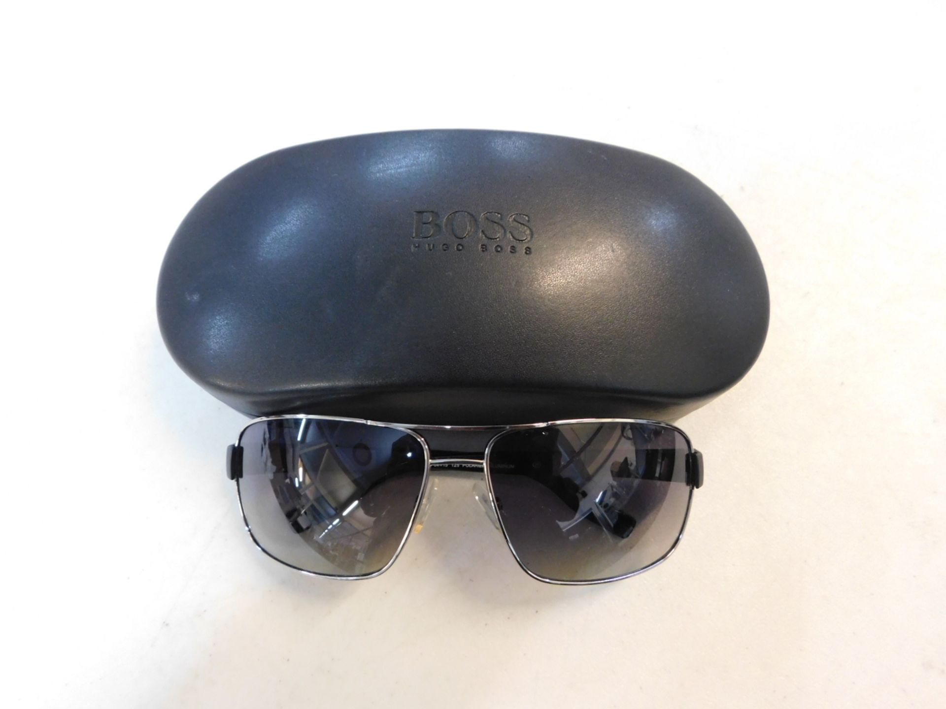 1 PAIR OF HUGO BOSS GENTS SUNGLASSES WITH CASE MODEL 0521/S RRP Â£129