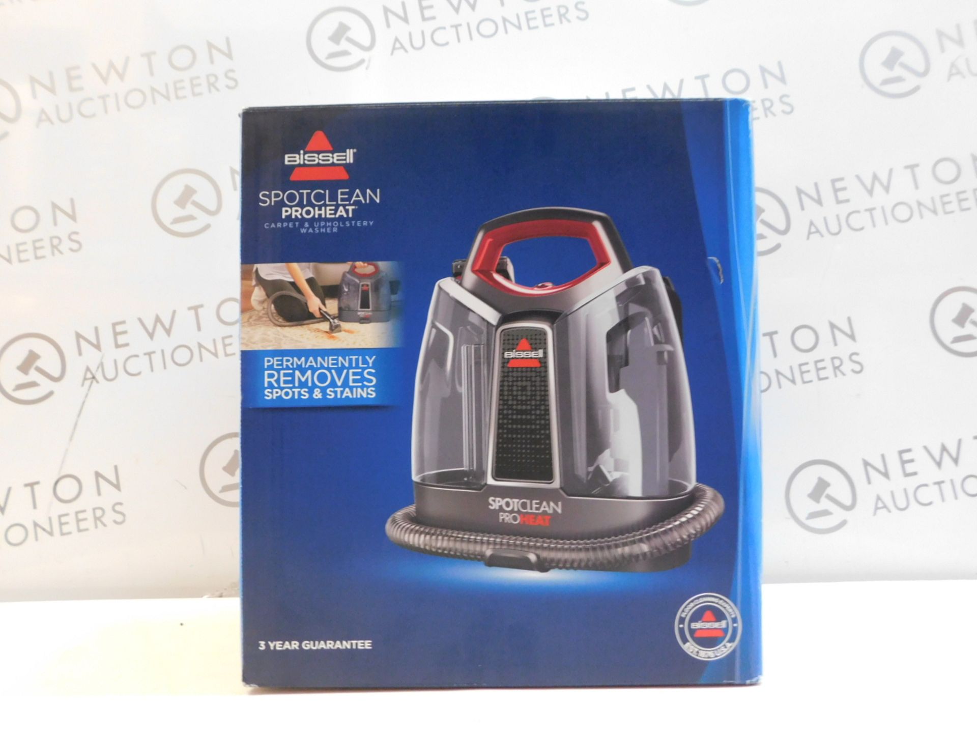 1 BOXED BISSELL SPOTCLEAN PROHEAT PORTABLE SPOT AND STAIN CARPET CLEANER RRP Â£199 (POWERS ON)