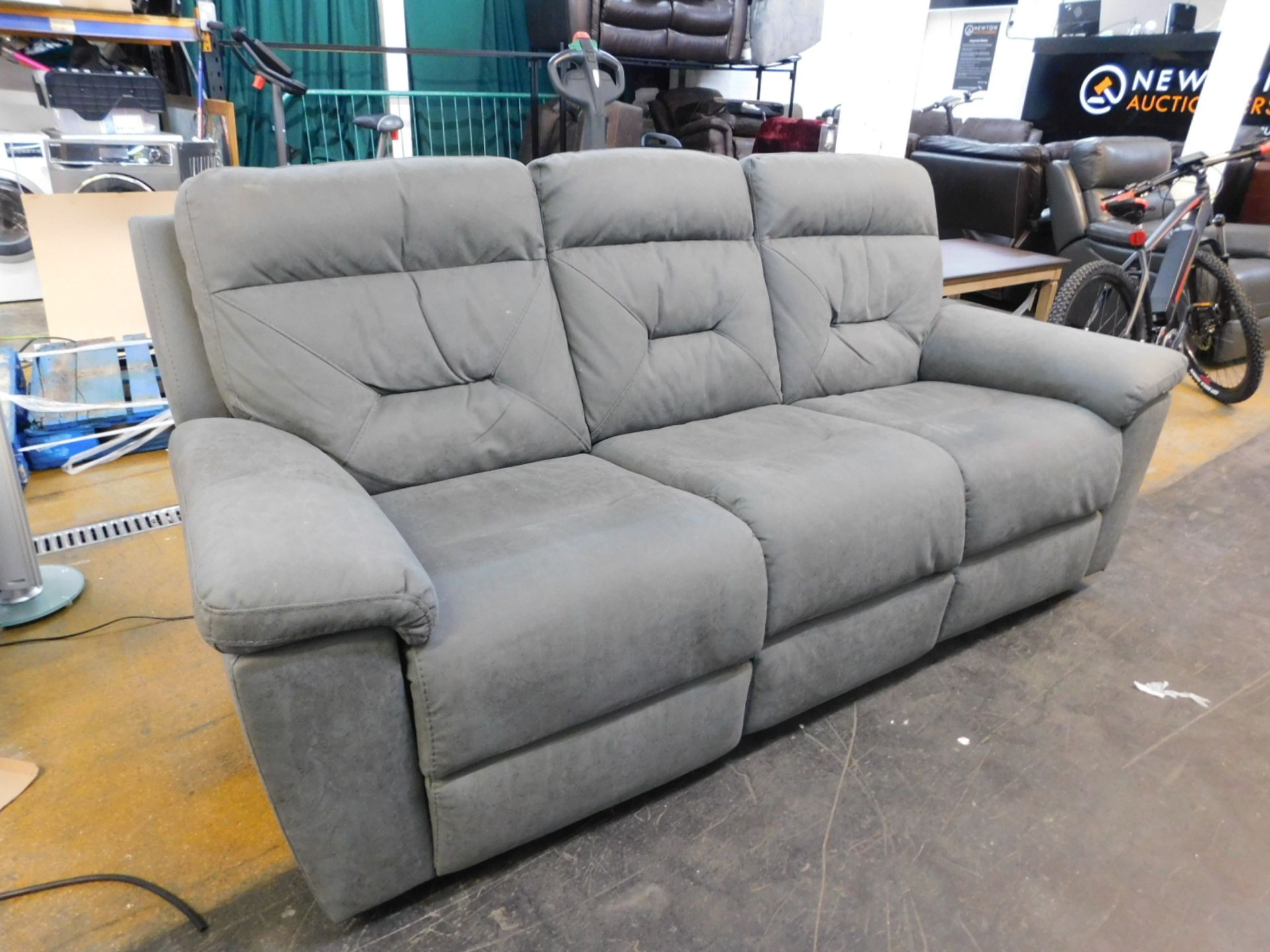 1 KUKA JUSTIN GRAY FABRIC POWER RECLINING 3 SEATER SOFA RRP Â£899 (WORKING)