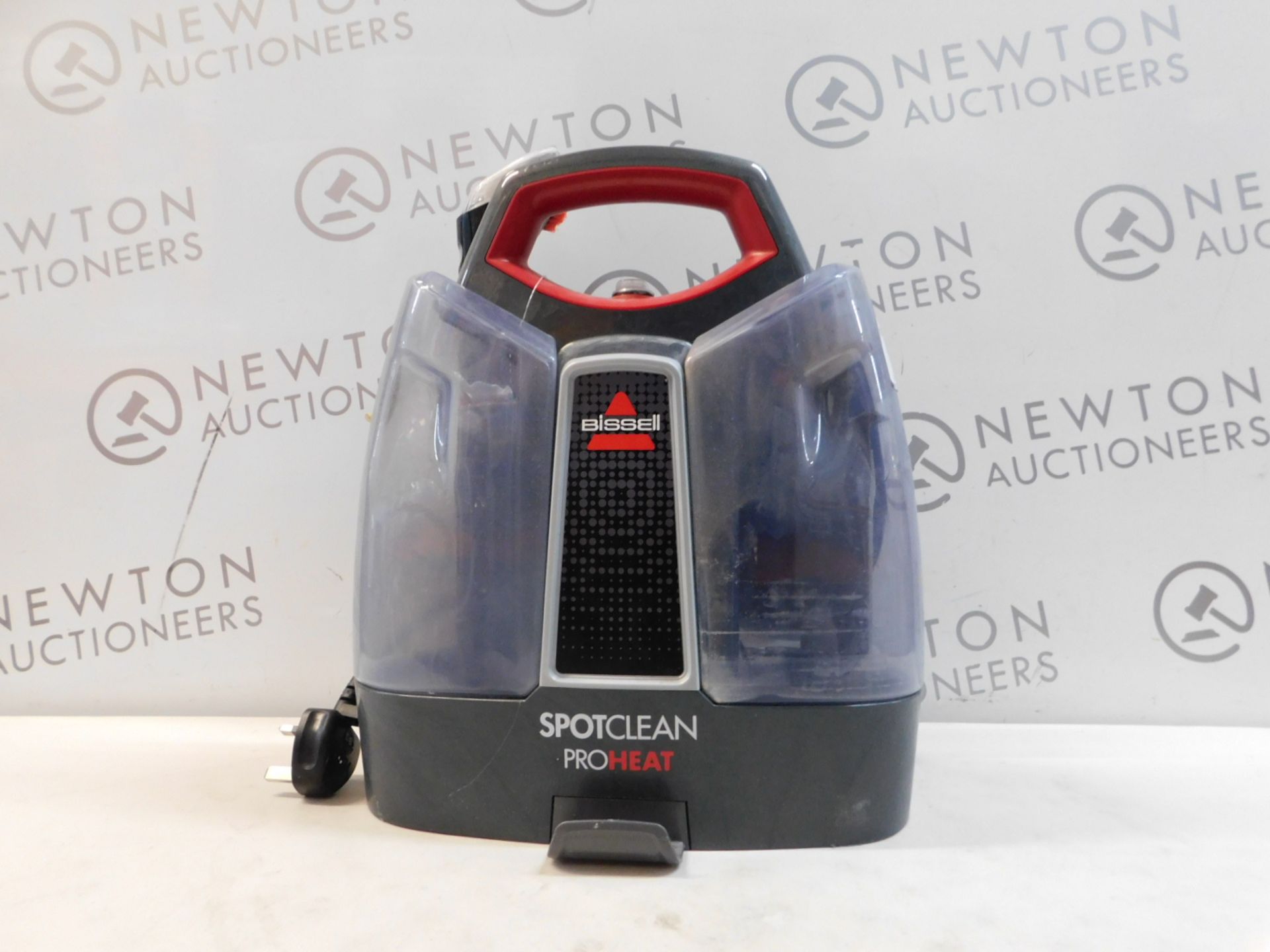 1 BISSELL SPOTCLEAN PROHEAT PORTABLE SPOT AND STAIN CARPET CLEANER RRP Â£199 (POWERS ON)