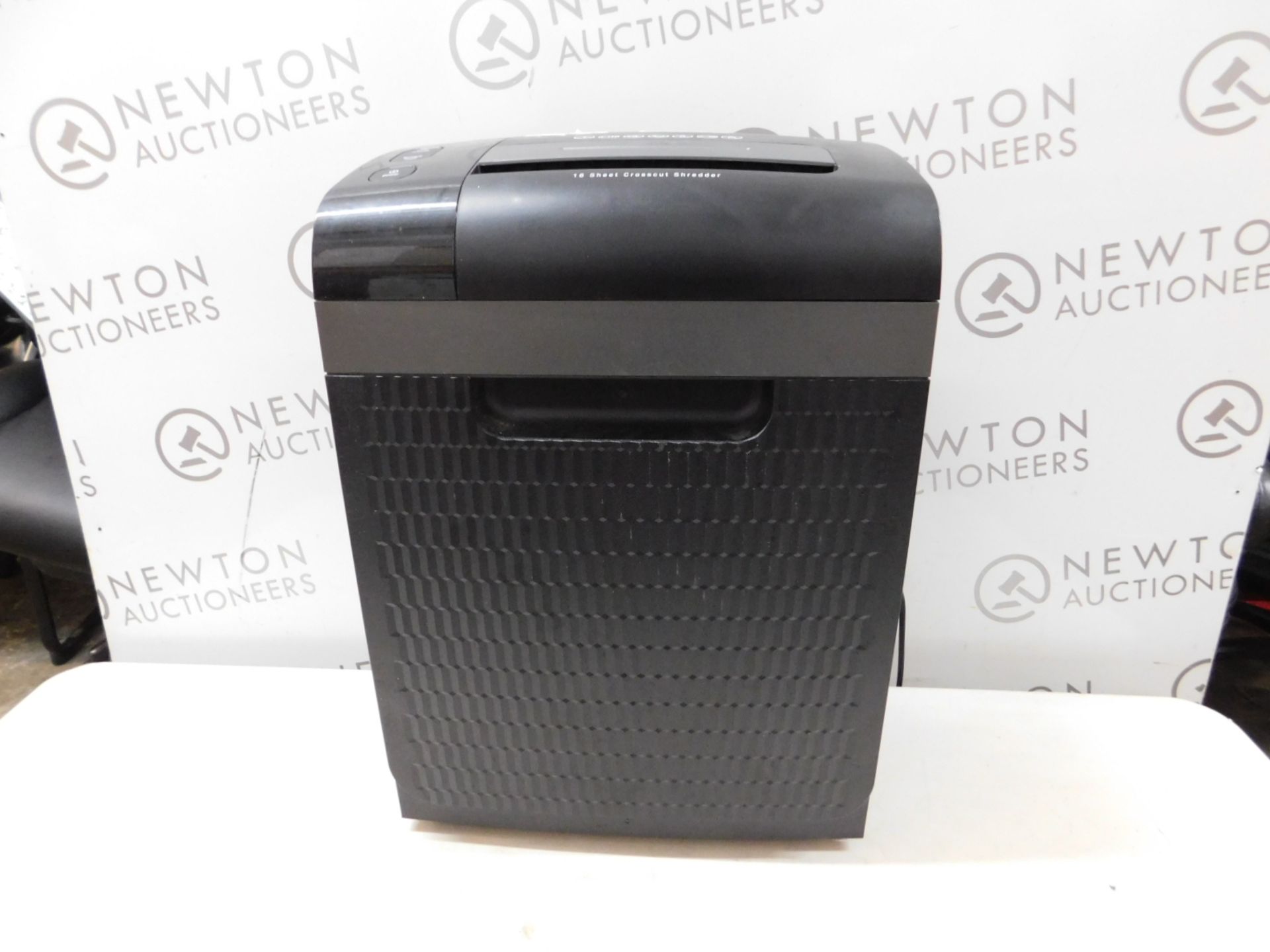 1 ROYAL 16MX 16-SHEET HEAVY DUTY CROSS CUT SHREDDER RRP Â£129.99