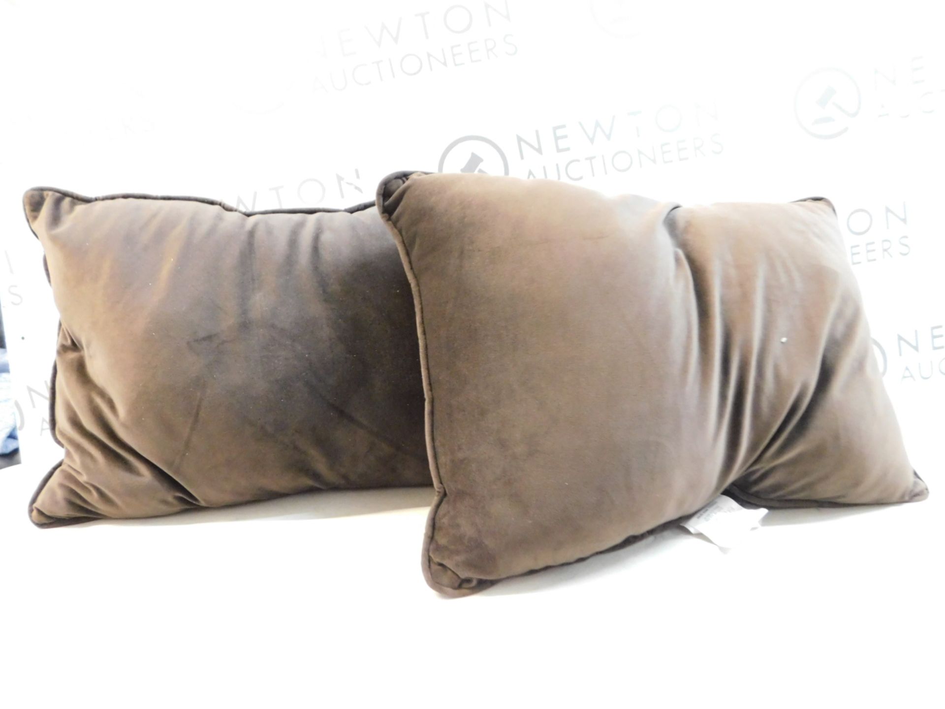 2 ARLEE HOME FASHIONS RECTANGLE VELVET LUXURIOUS BROWN REST SUPPORT CUSHIONS RRP Â£12.99