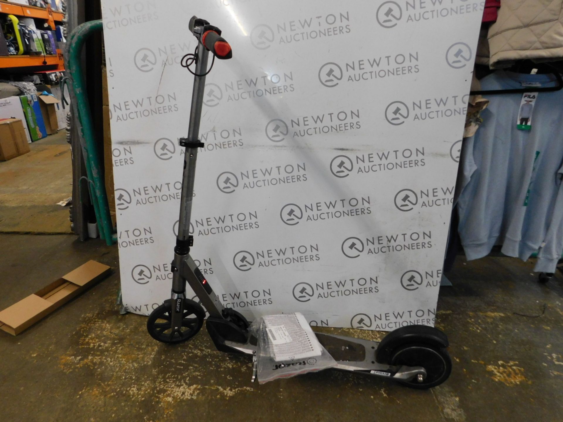 1 RAZOR E-PRIME FOLDING ELECTRIC SCOOTER RRP Â£399 (SPARES AND REPAIRS, THROTTLE LEVER BROKEN,