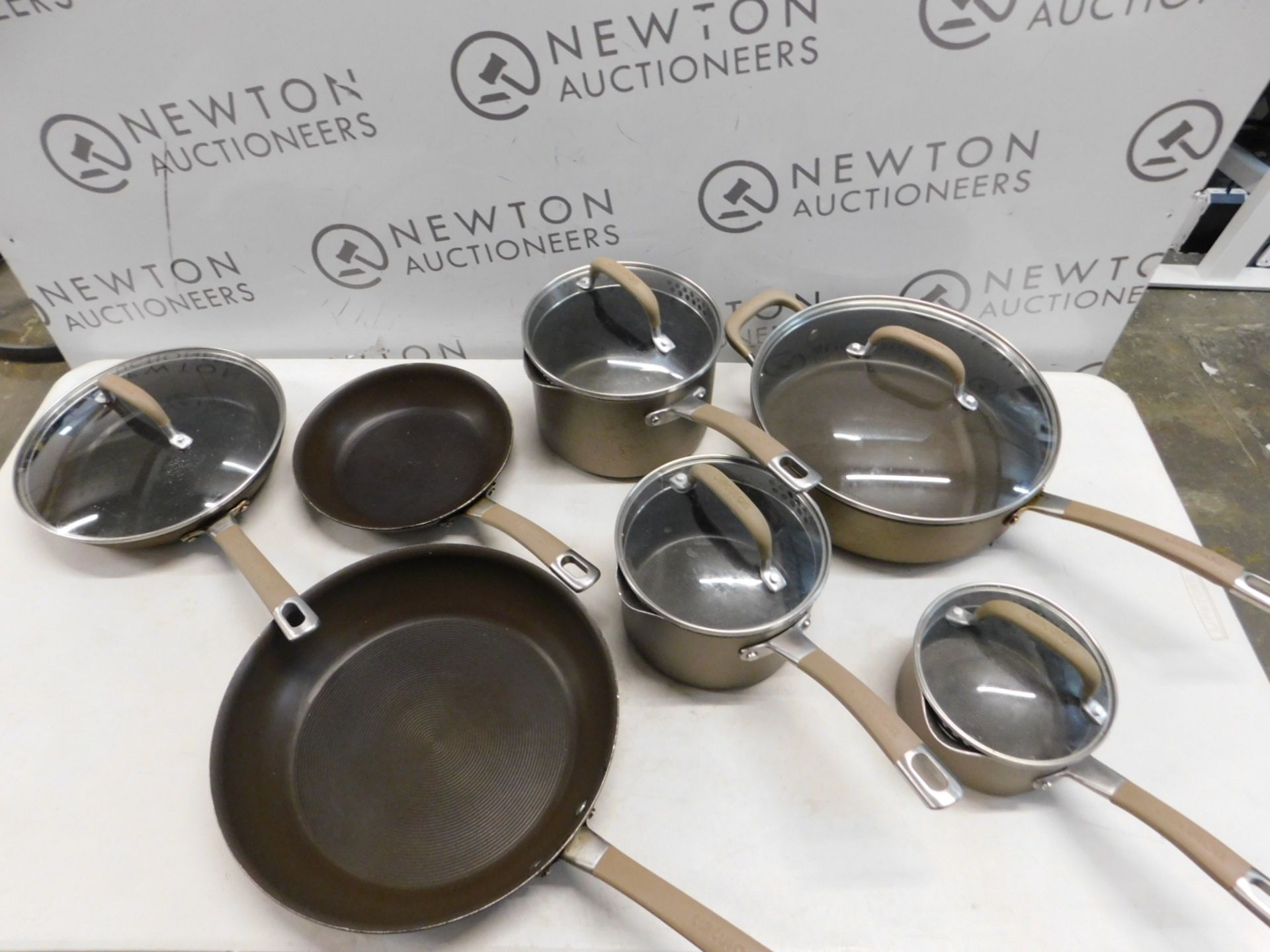 1 CIRCULON PREMIER PROFESSIONAL 13 PIECE (APPROX) HARD ANODISED PAN SET RRP Â£229.99 (HEAVILY USED)