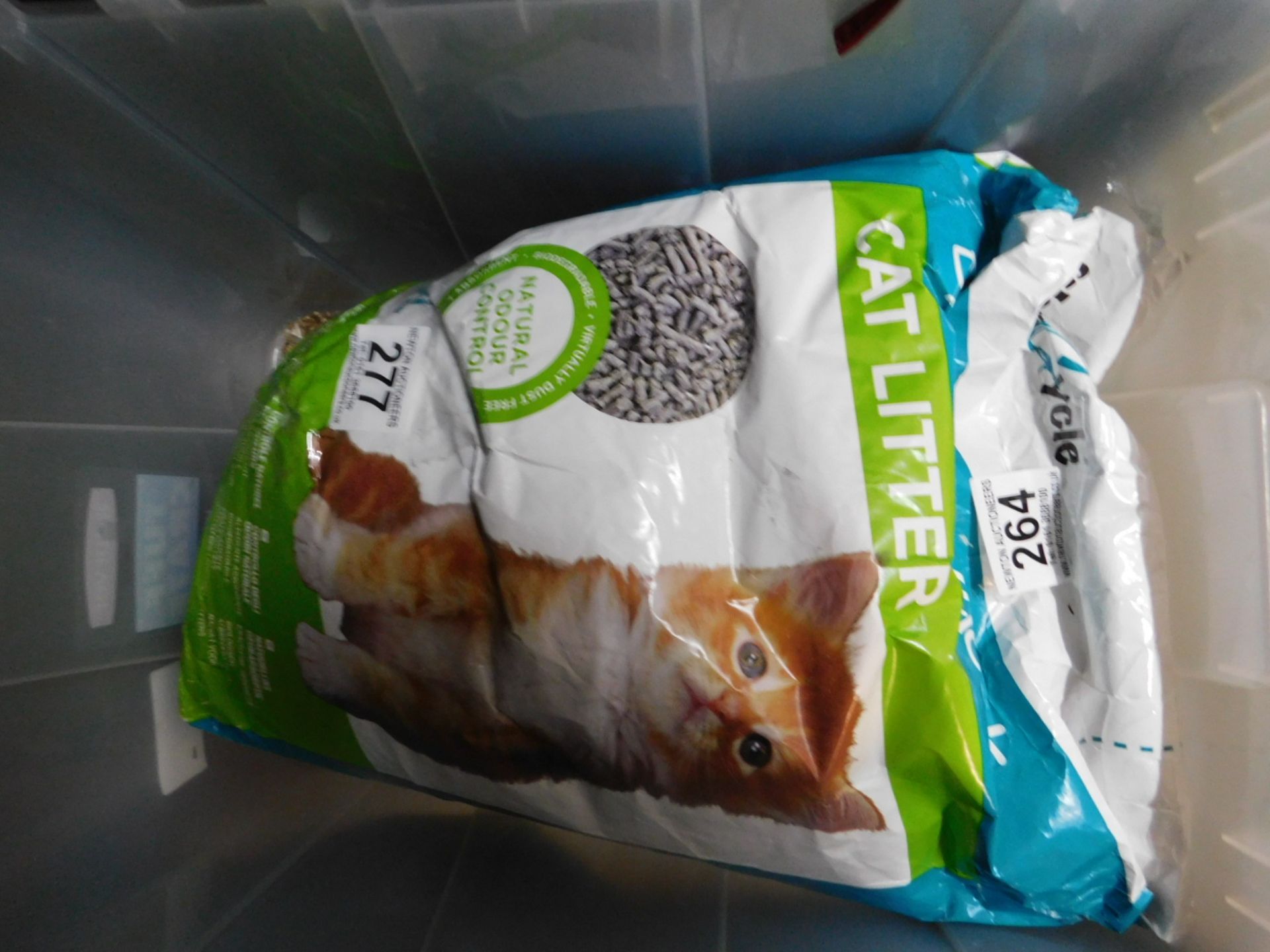 1 BAG OF BREEDER CELECT CAT LITTER RRP Â£15