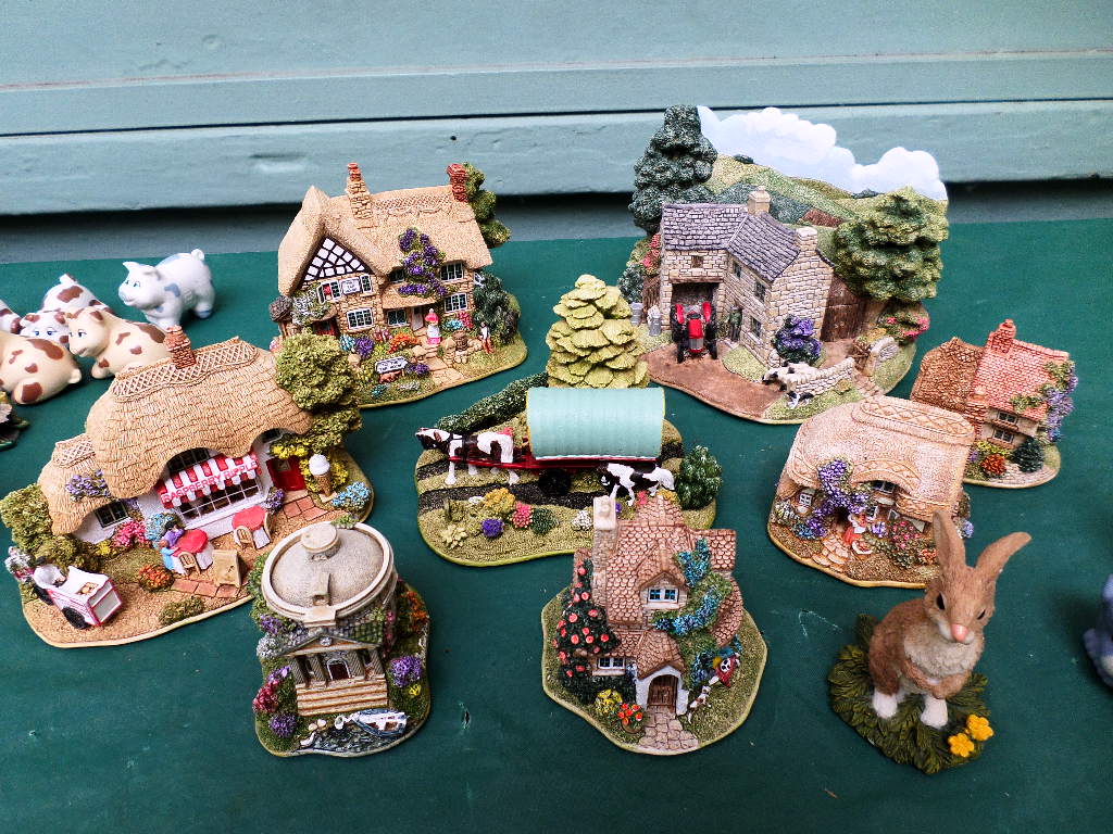 Box of miniatures incl. a sel. of Lilliput Lane houses etc. - Image 2 of 5