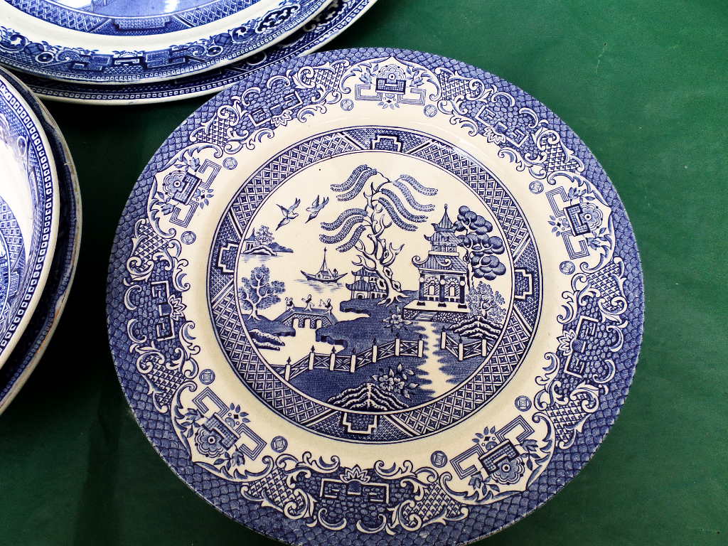 Sel. of blue and white willow patterned plates, bowl etc. - Image 4 of 4