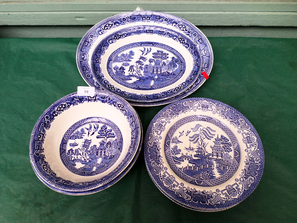 Sel. of blue and white willow patterned plates, bowl etc.