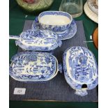 6 Pieces of early blue and white willow pattern ware incl.