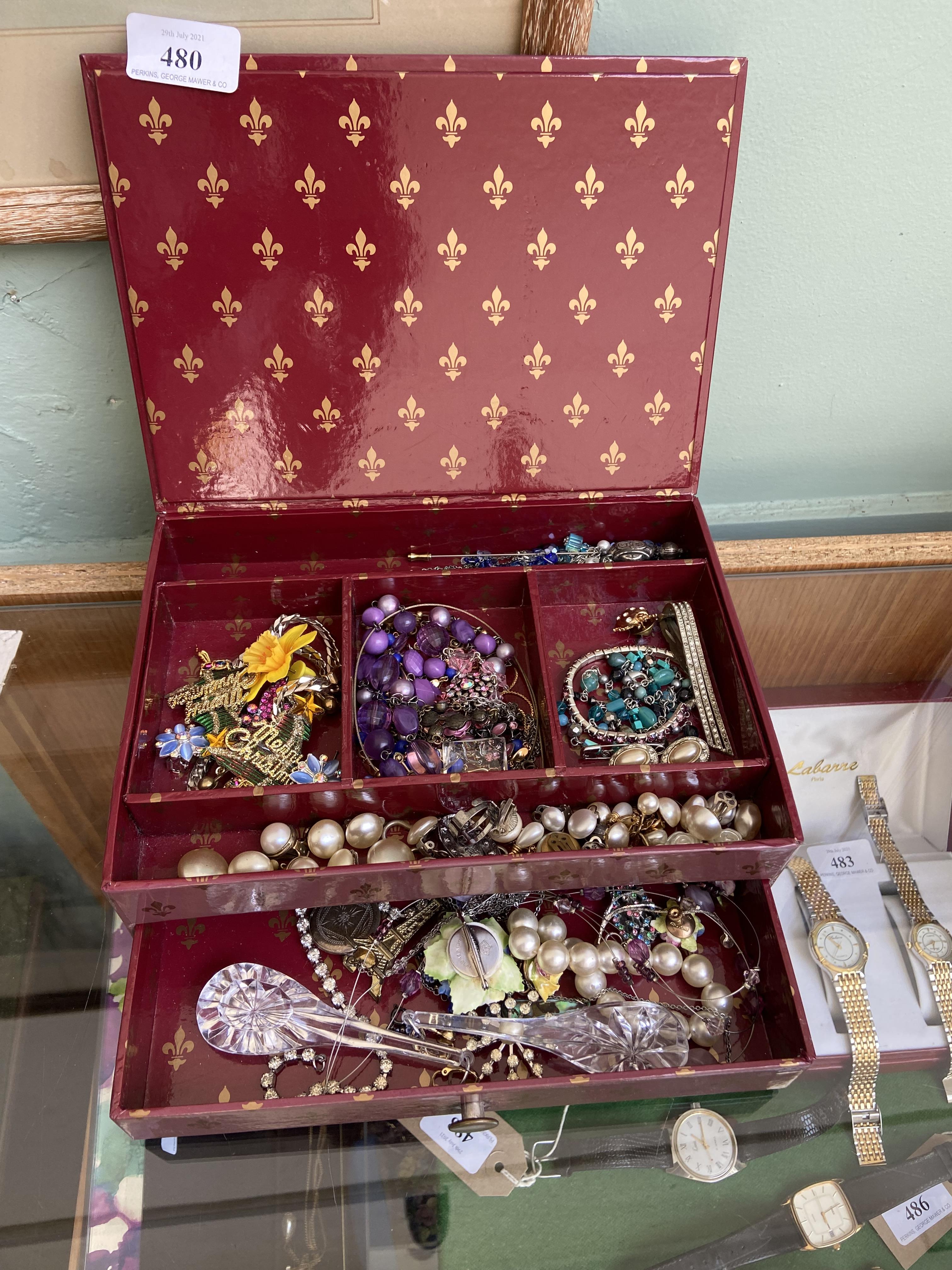 Maroon jewellery box containing a large sel. - Image 2 of 2
