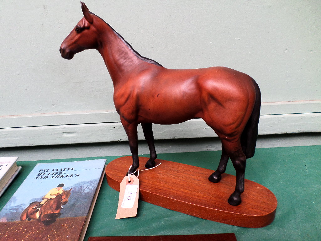 Model of the famous racehore Arkle on oval plinth together with 4 vols. - Image 2 of 3
