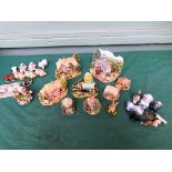Box of miniatures incl. a sel. of Lilliput Lane houses etc.