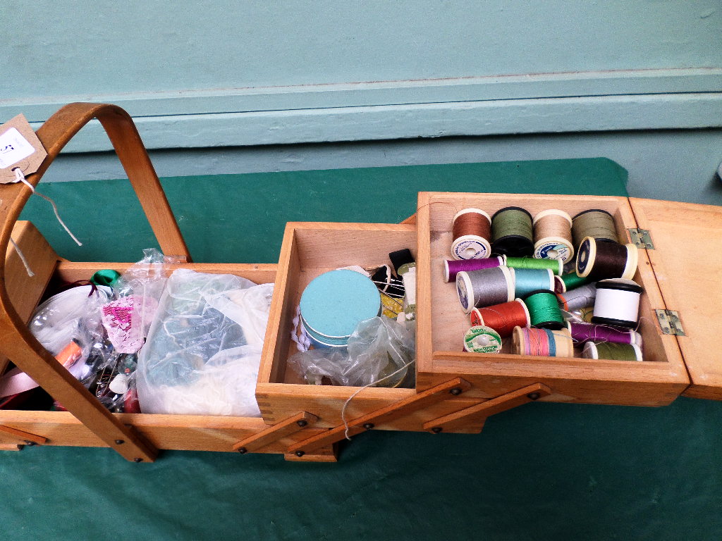Sewing box and contents - Image 3 of 3