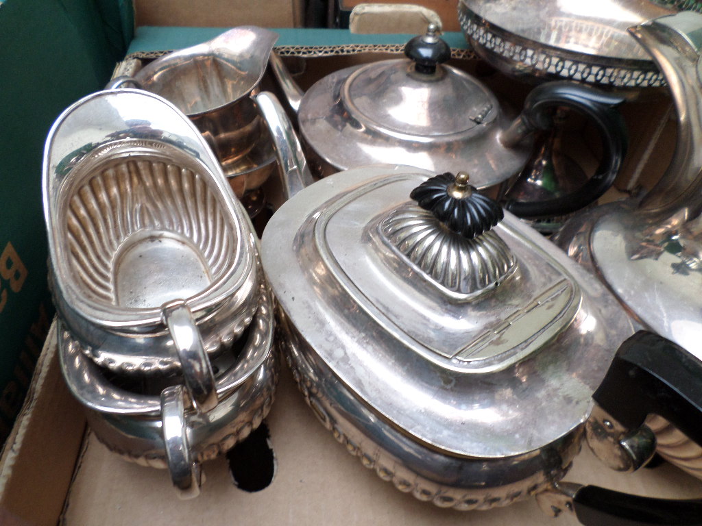 7 pieces of plateware incl. 4 piece tea service, bon-bon dish on raised plinth etc. - Image 3 of 3