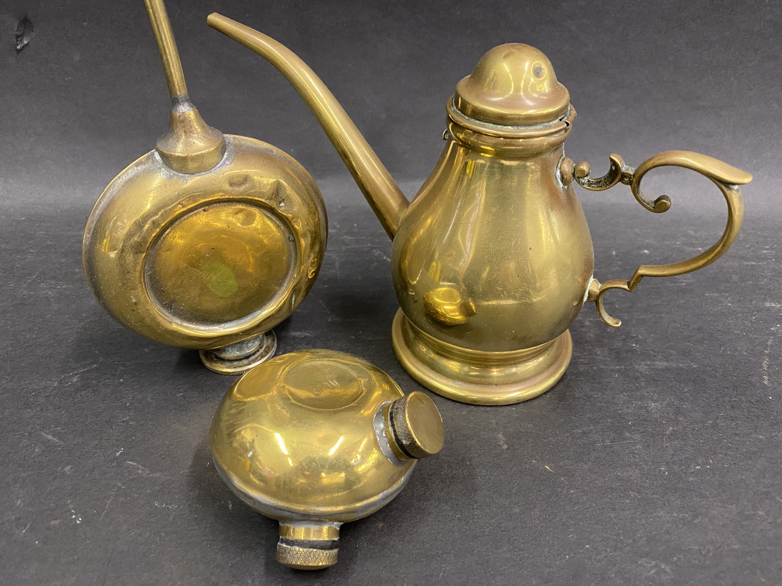 An Art Nouveau style polished brass oiler and two others. - Bild 2 aus 2