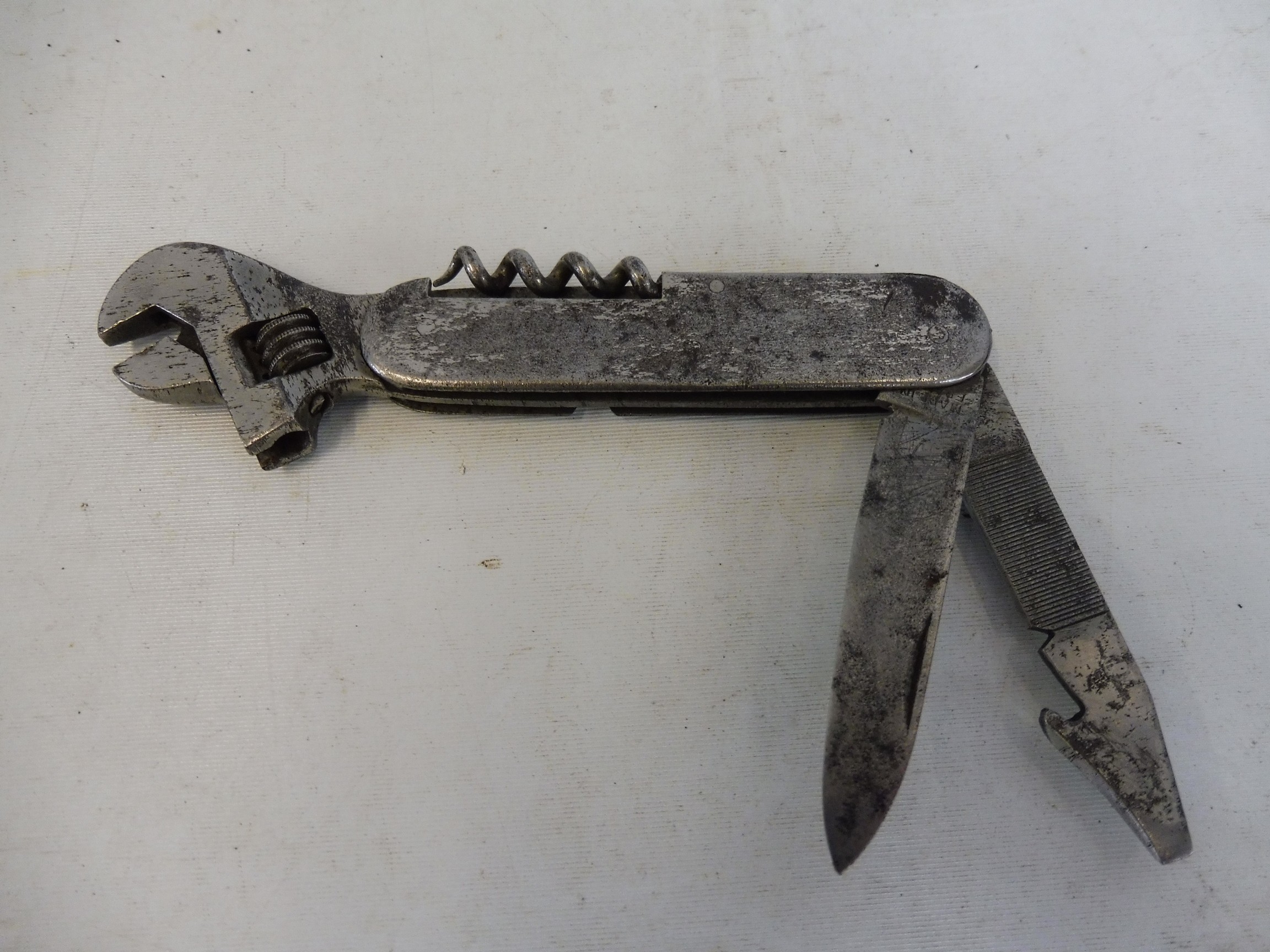 An unusual early Shell petrol motor oil company accessory multi tool which includes an adjustable - Image 2 of 2