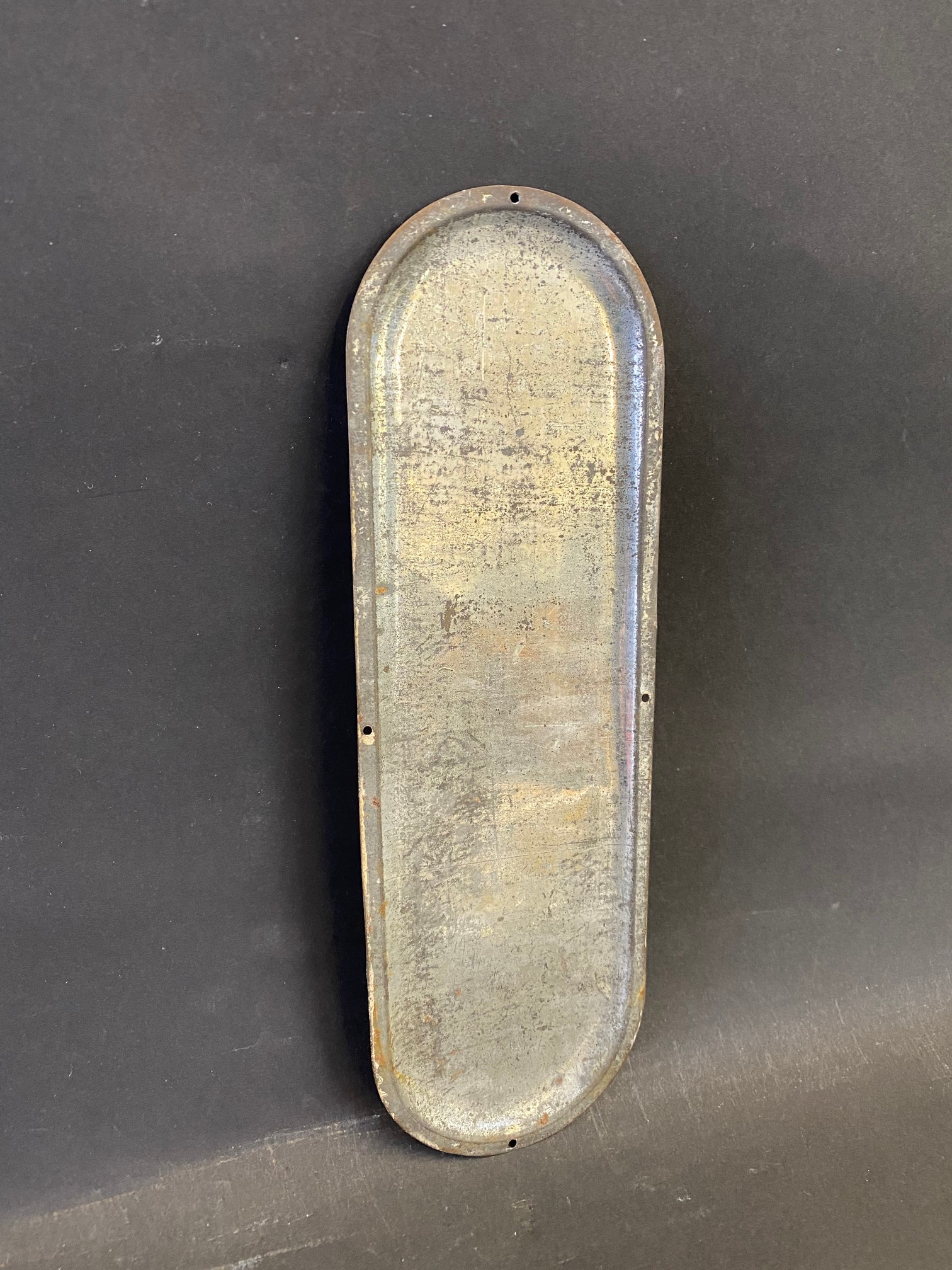 A rare Shell Motor Lubricating Oil pictorial tin finger plate in good condition, 3 x 9". - Image 4 of 4