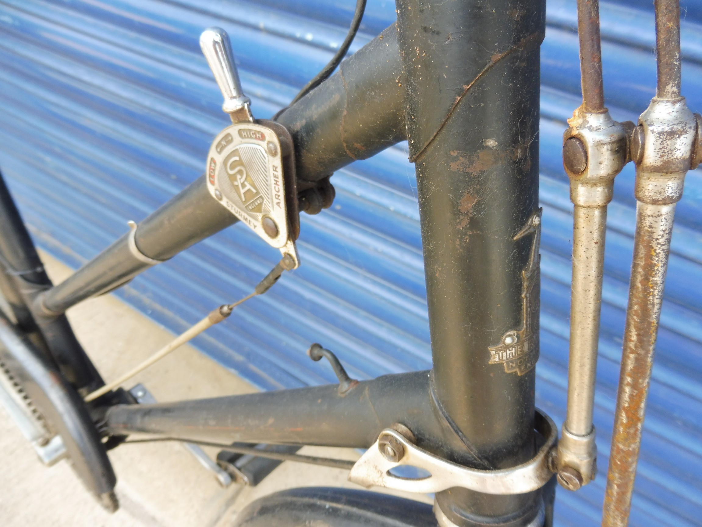 A Raleigh lady's bicycle. - Image 2 of 4