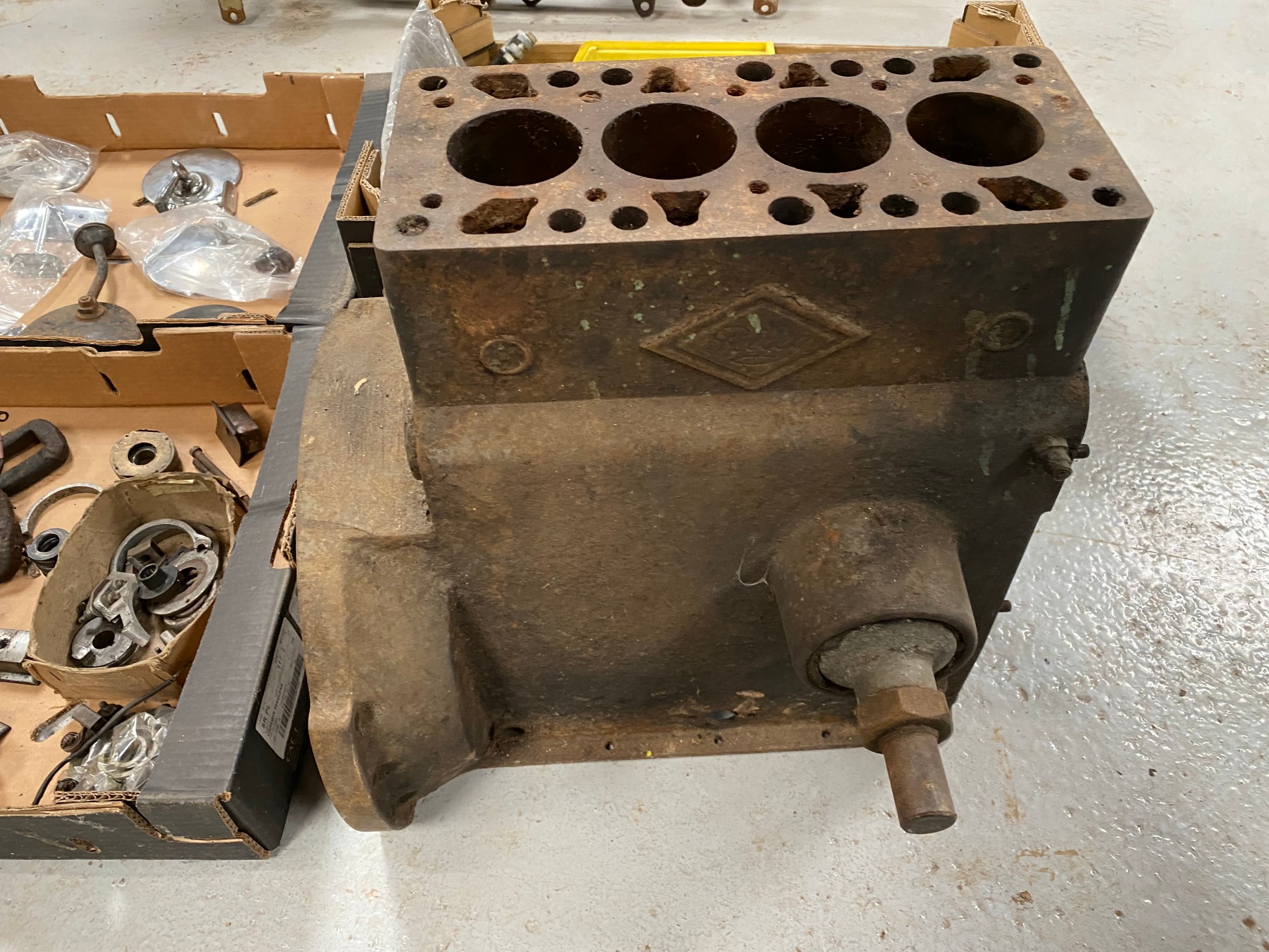 A Riley 9 cylinder block and three boxes of assorted mechanical parts and accessories including rear - Image 5 of 5