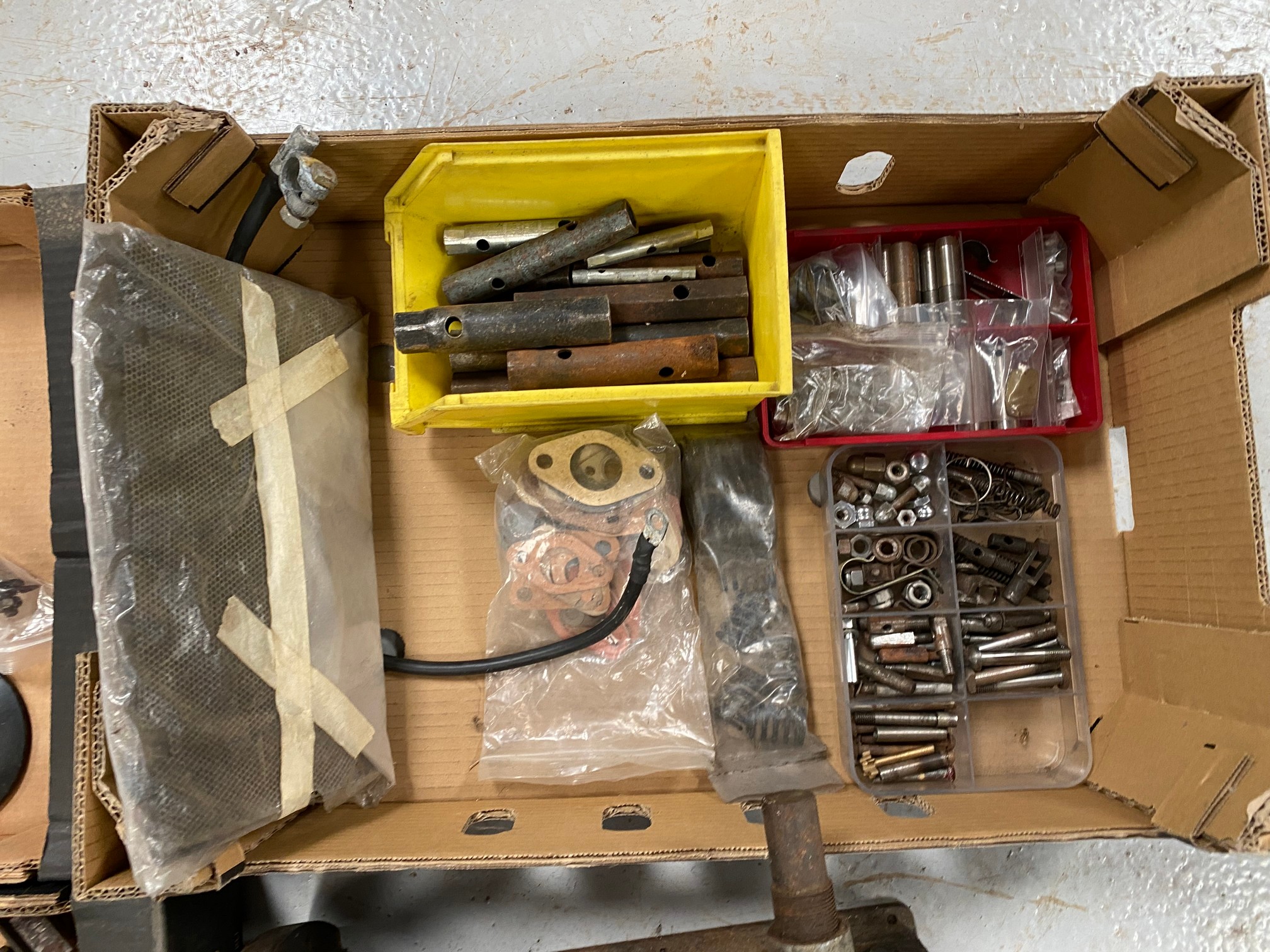 A Riley 9 cylinder block and three boxes of assorted mechanical parts and accessories including rear - Image 4 of 5