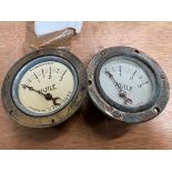 Two oil pressure gauges, marked Huile.