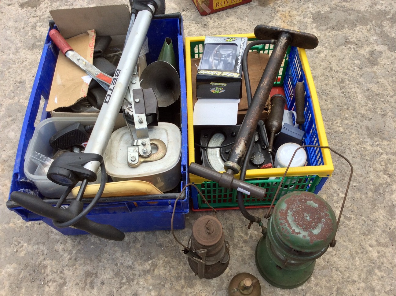 An autojumbler's lot of mixed items.