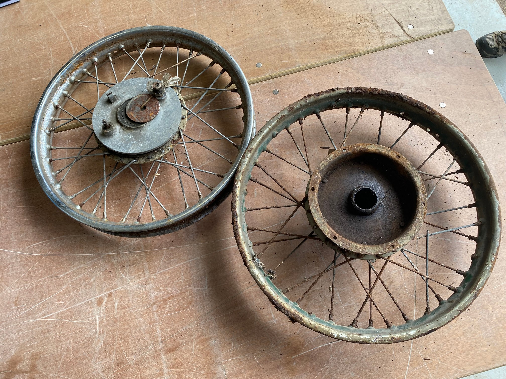 A Douglas Dragonfly front and rear wheel. - Image 2 of 2