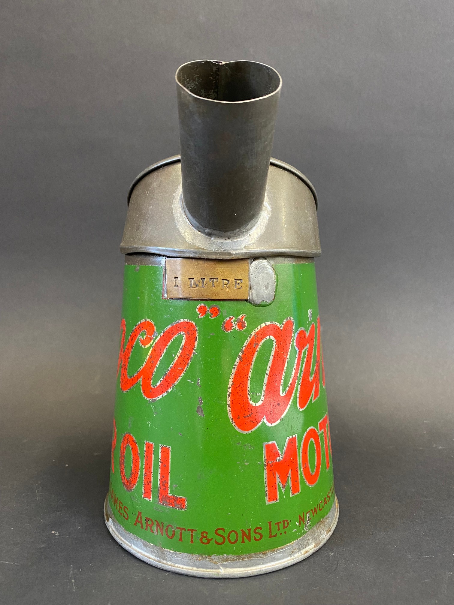 A rare Arnoco Motor Oil quart measure in very good bright condition. - Image 3 of 6