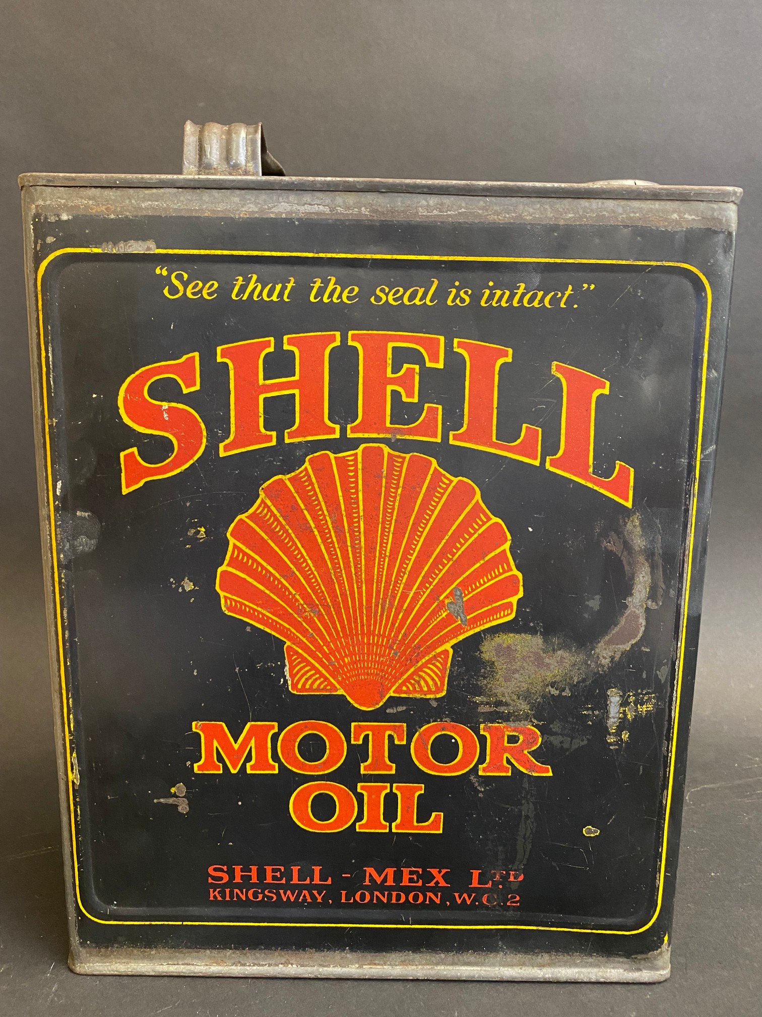 A Shell Motor Oil gallon can in good condition, with very good cap. - Image 3 of 6