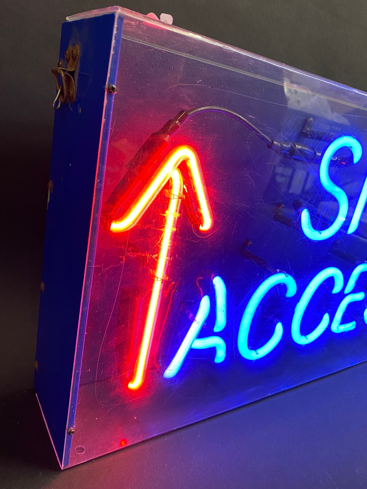 A rectangular garage showroom flashing neon lightbox for 'Spares & Accessories', 39 1/2" wide x - Image 3 of 4