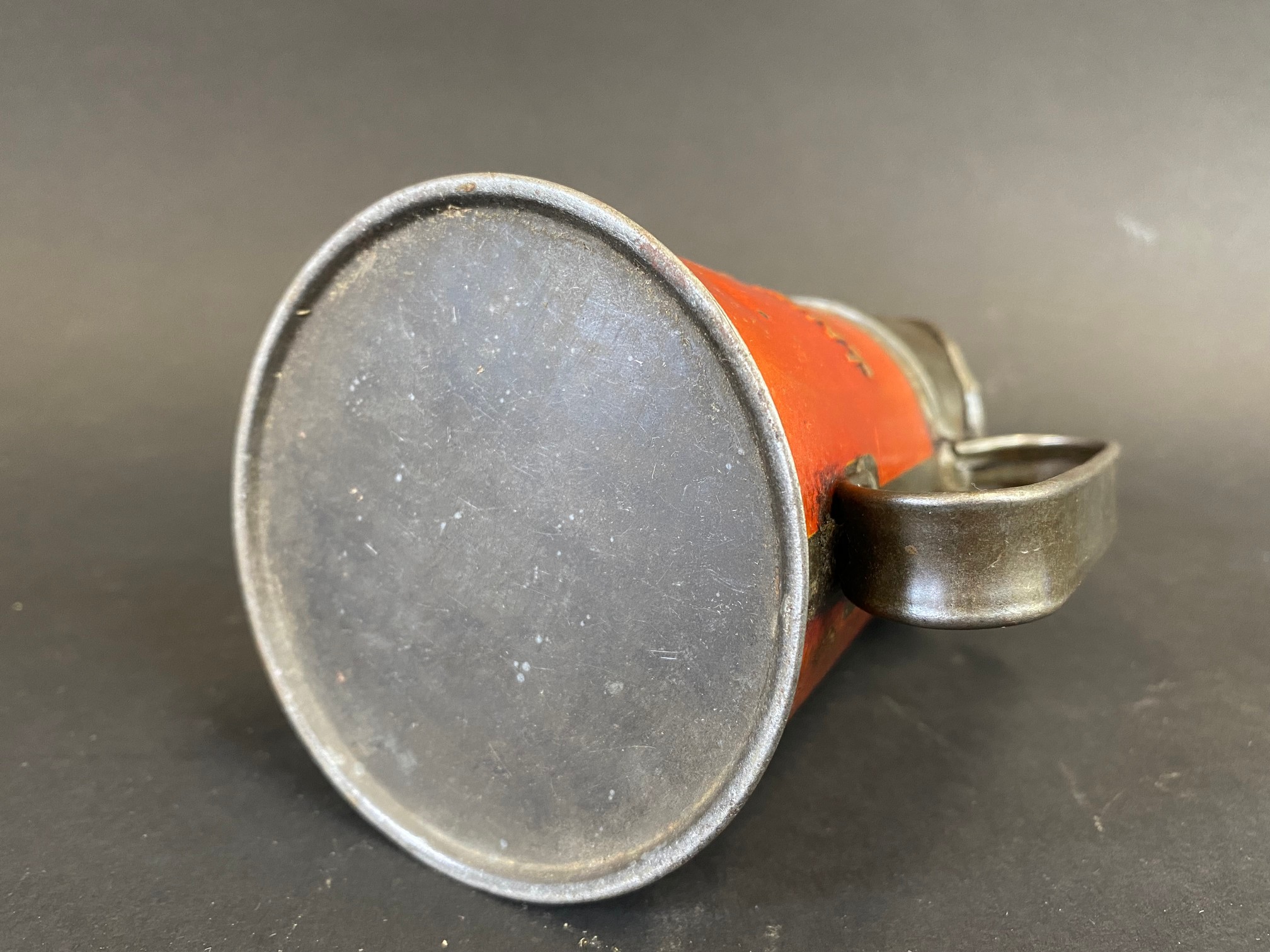 A rare Aeroshell Lubricating oil half pint measure, dated 1932, unusually stamped to the handle '3 - Image 5 of 5