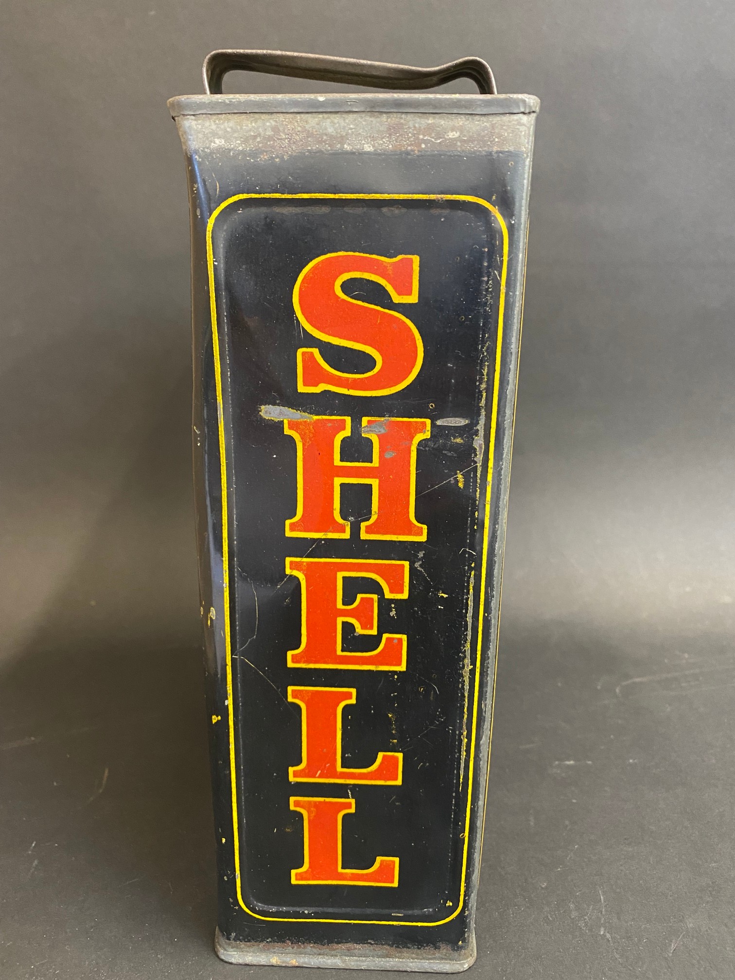 A Shell Motor Oil gallon can in good condition, with very good cap. - Image 4 of 6