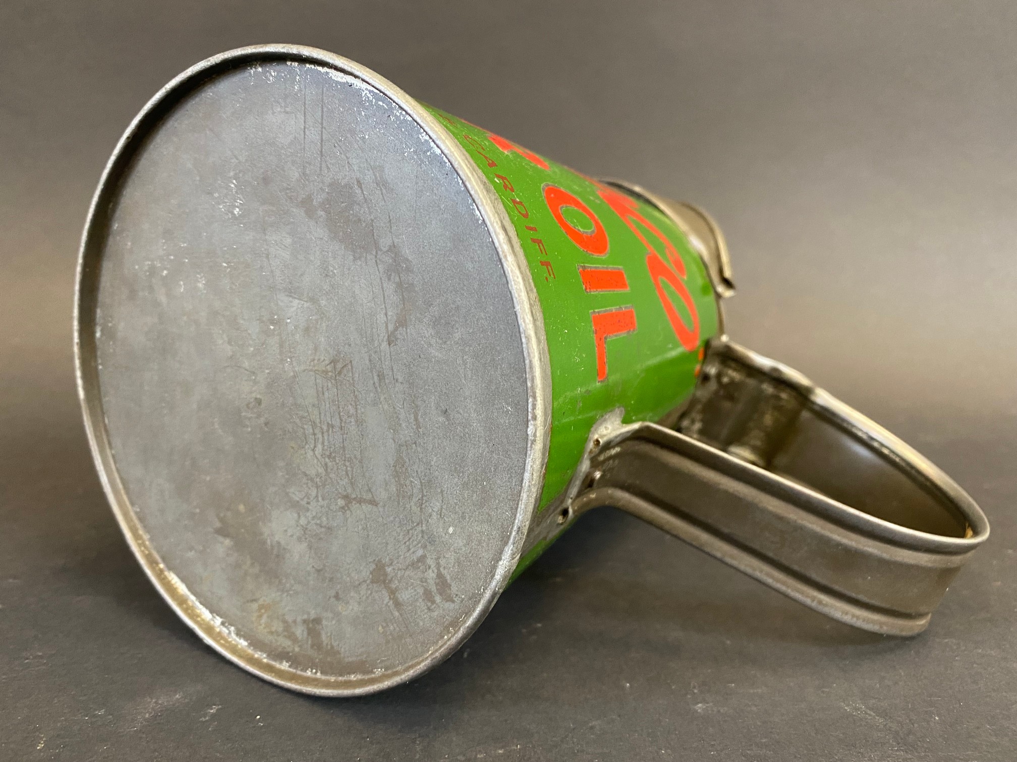 A rare Arnoco Motor Oil quart measure in very good bright condition. - Image 6 of 6