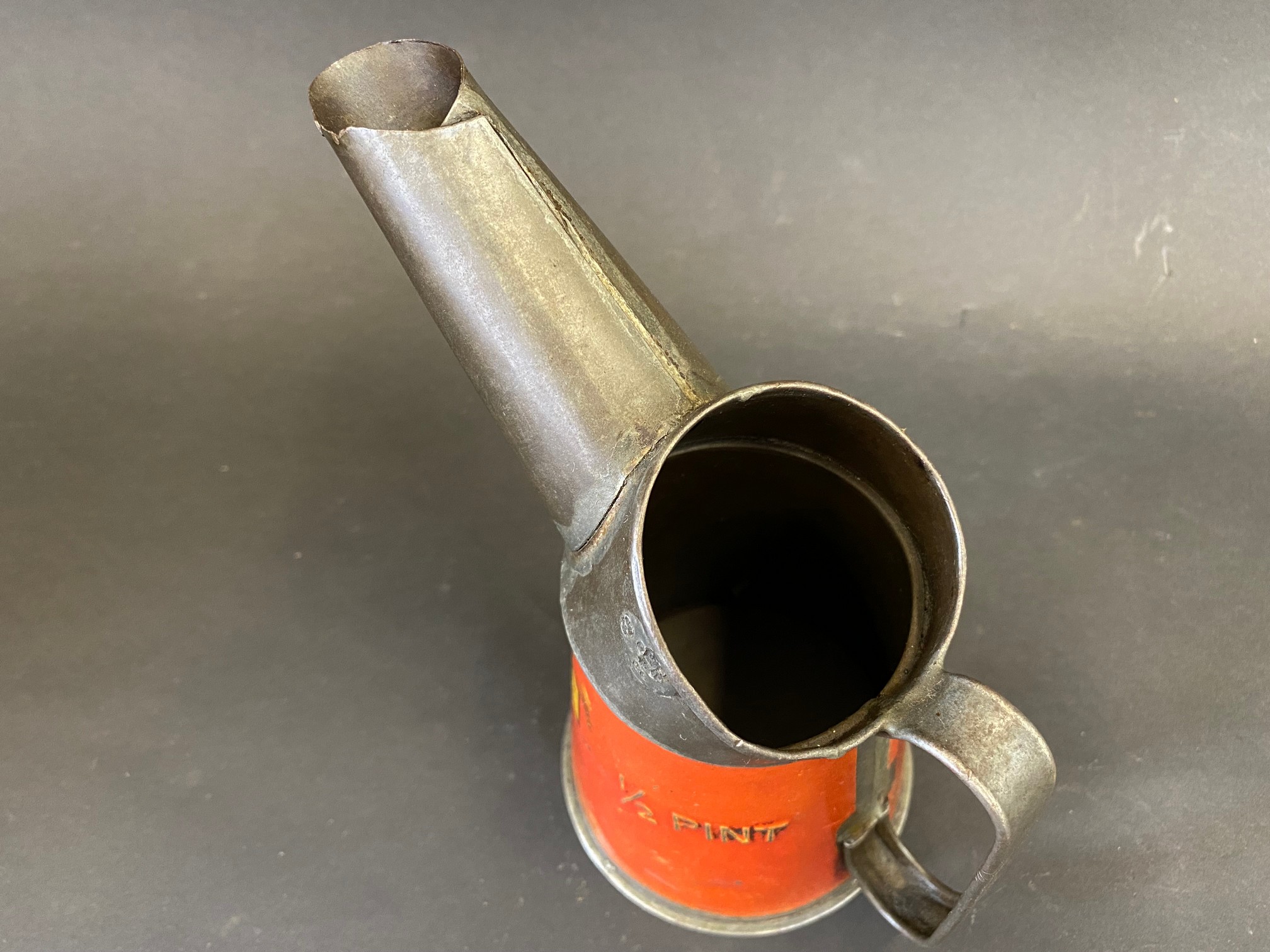 A rare Aeroshell Lubricating oil half pint measure, dated 1932, unusually stamped to the handle '3 - Image 3 of 5