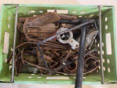 A tray of vintage car parts including Austin.