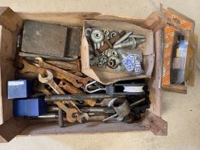 A tray of mainly vintage car tools.