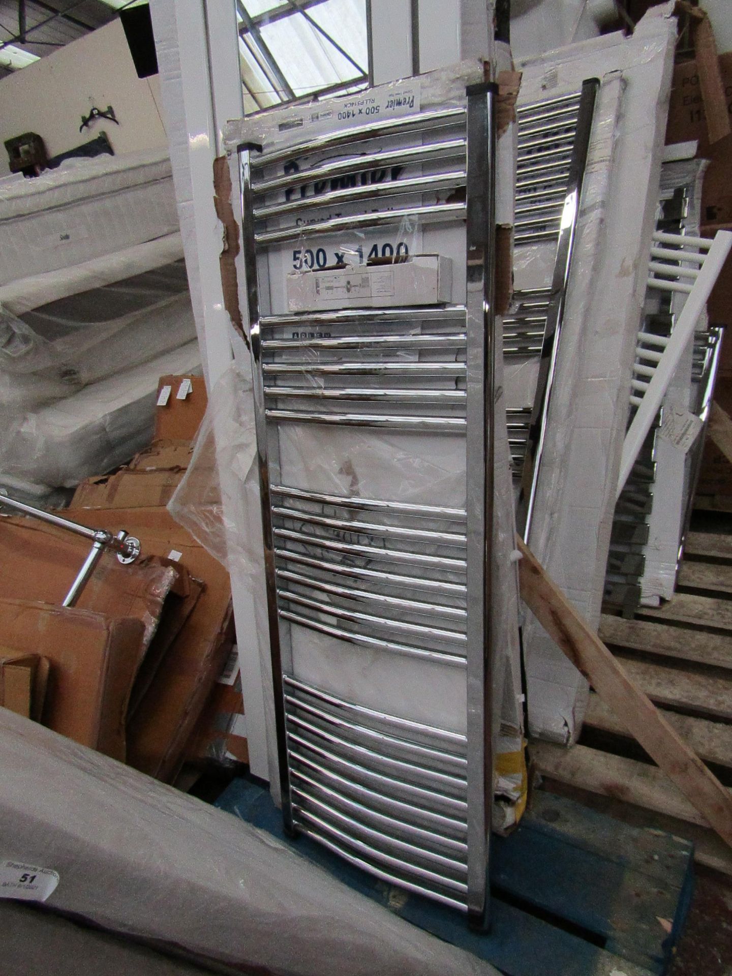 Loco curved towel radiator 500 x 1400, ex-display and boxed. Please note, this lot may contain marks