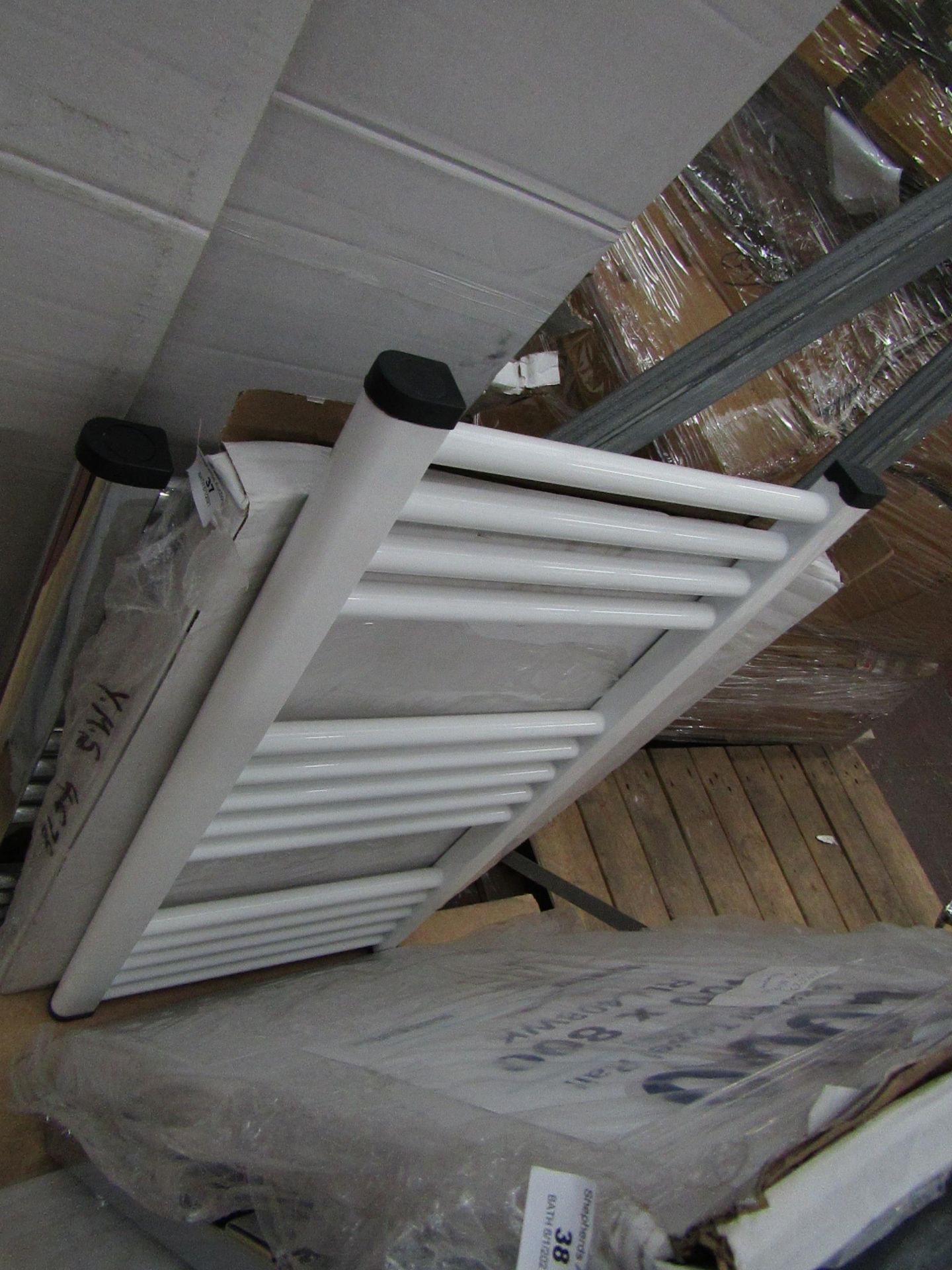 Loco straight towel radiator 400 x 800, ex-display and boxed. Please note, this lot may contain