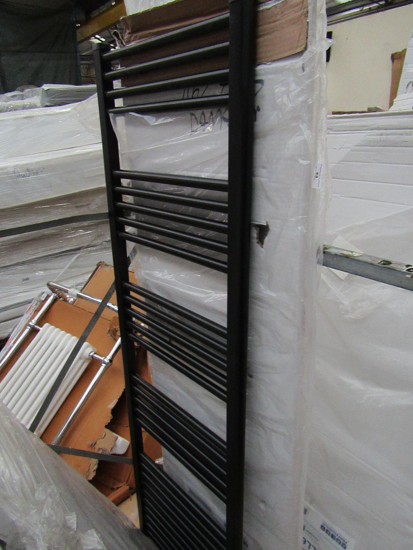 Loco straight towel radiator 500 x 1600, ex-display and boxed. Please note, this lot may contain