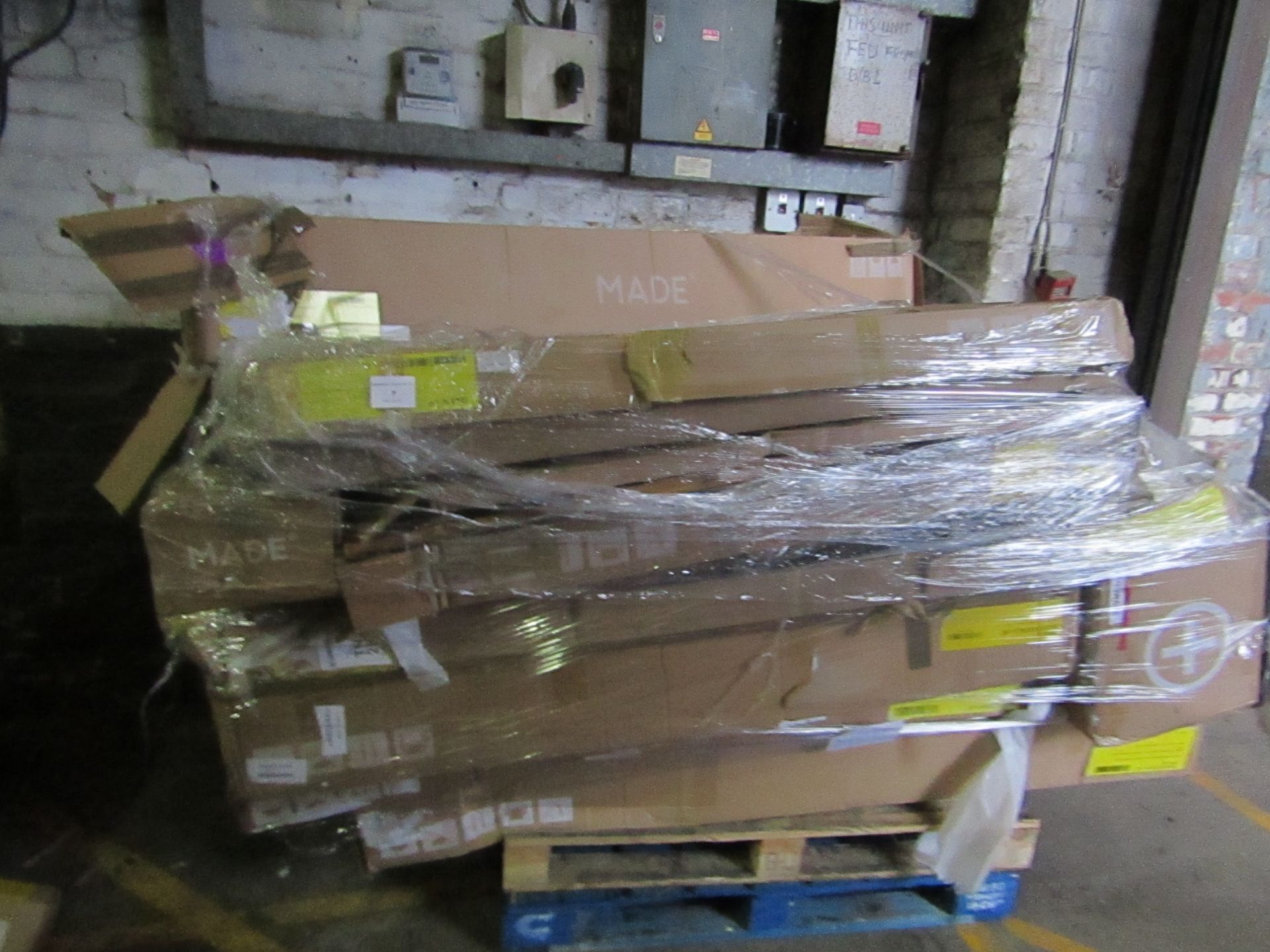 | 1X | PALLET OF MADE.COM B.E.R FURNITURE PARTS, WHICH COULD CONSISIT OF FLAT PACK FURNITURE, BEDS
