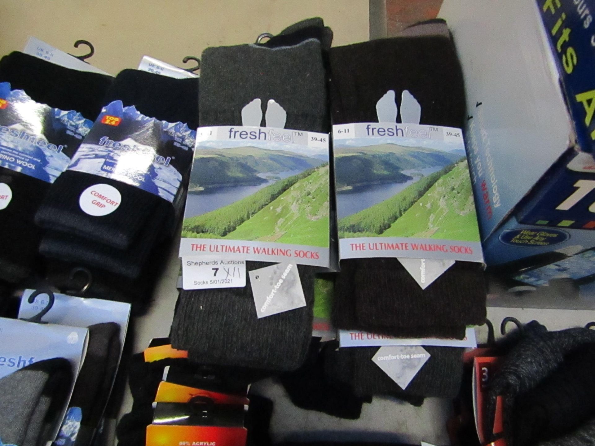 11 X Pairs of Fresh Feel Walking Socks size 6-11 New & Packaged