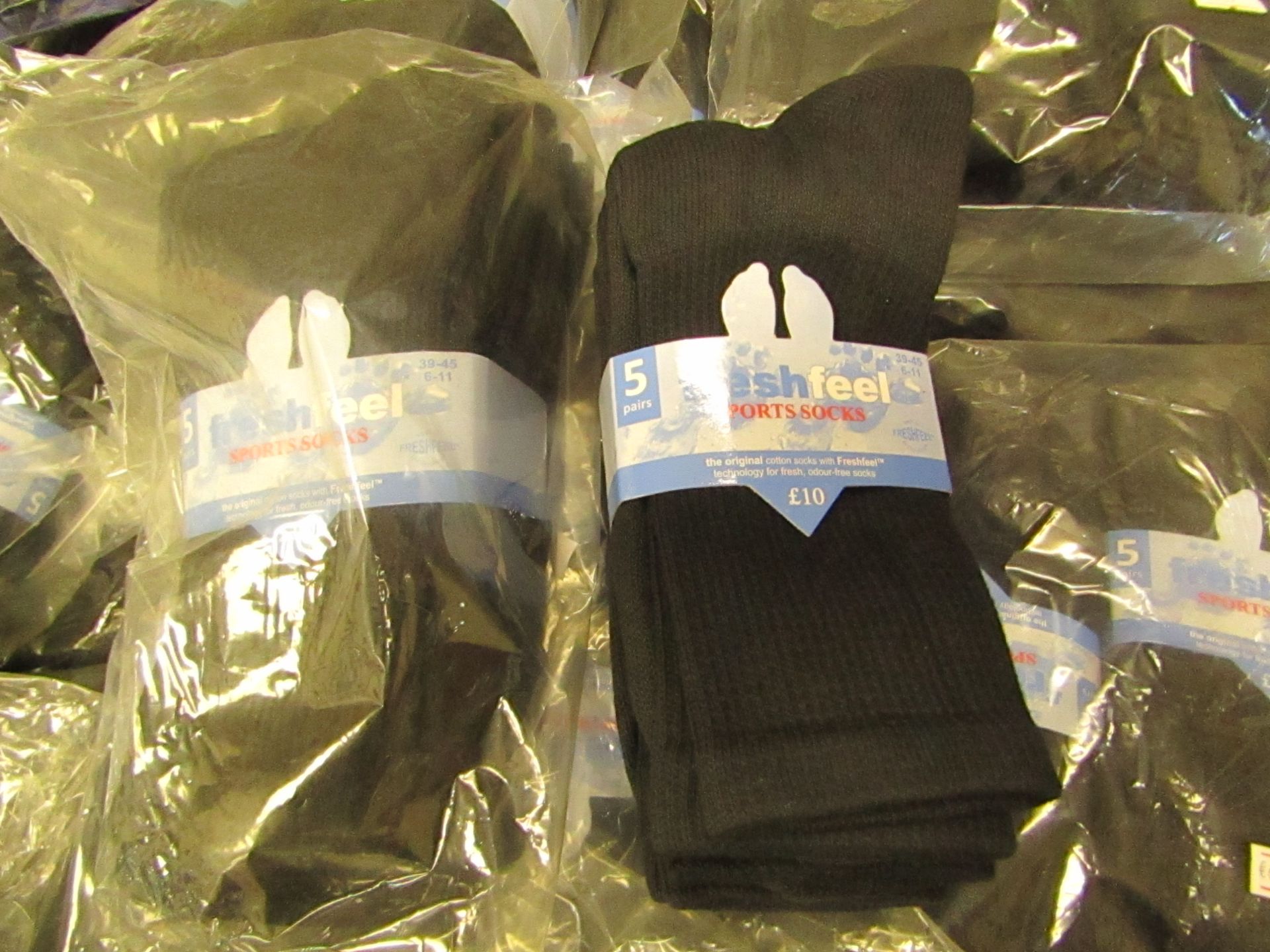 12 X Pairs of Fresh Feel Mens Sport Socks Size 6-11 New in Packaging