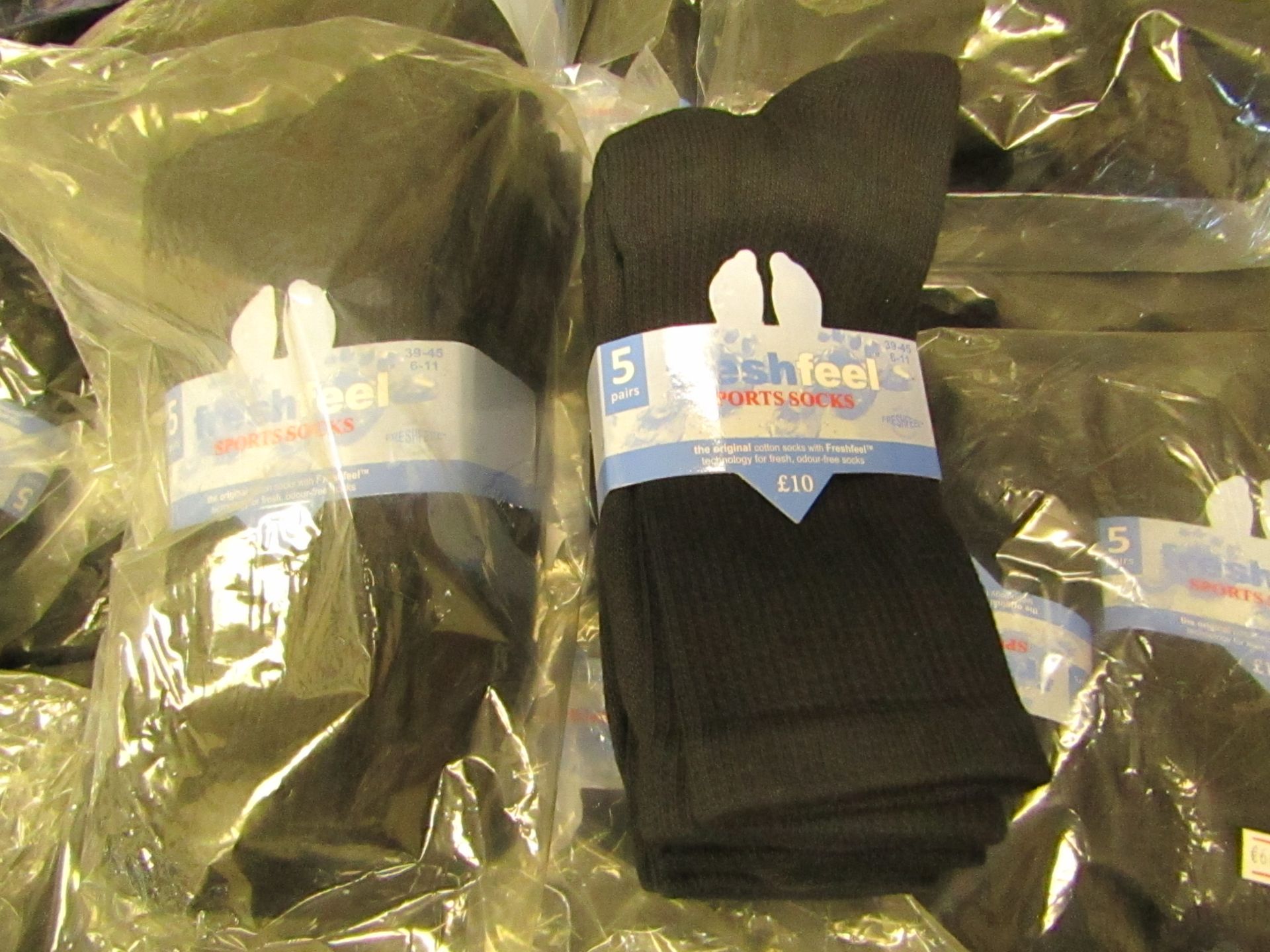 12 X Pairs of Fresh Feel Mens Sport Socks Size 6-11 New in Packaging