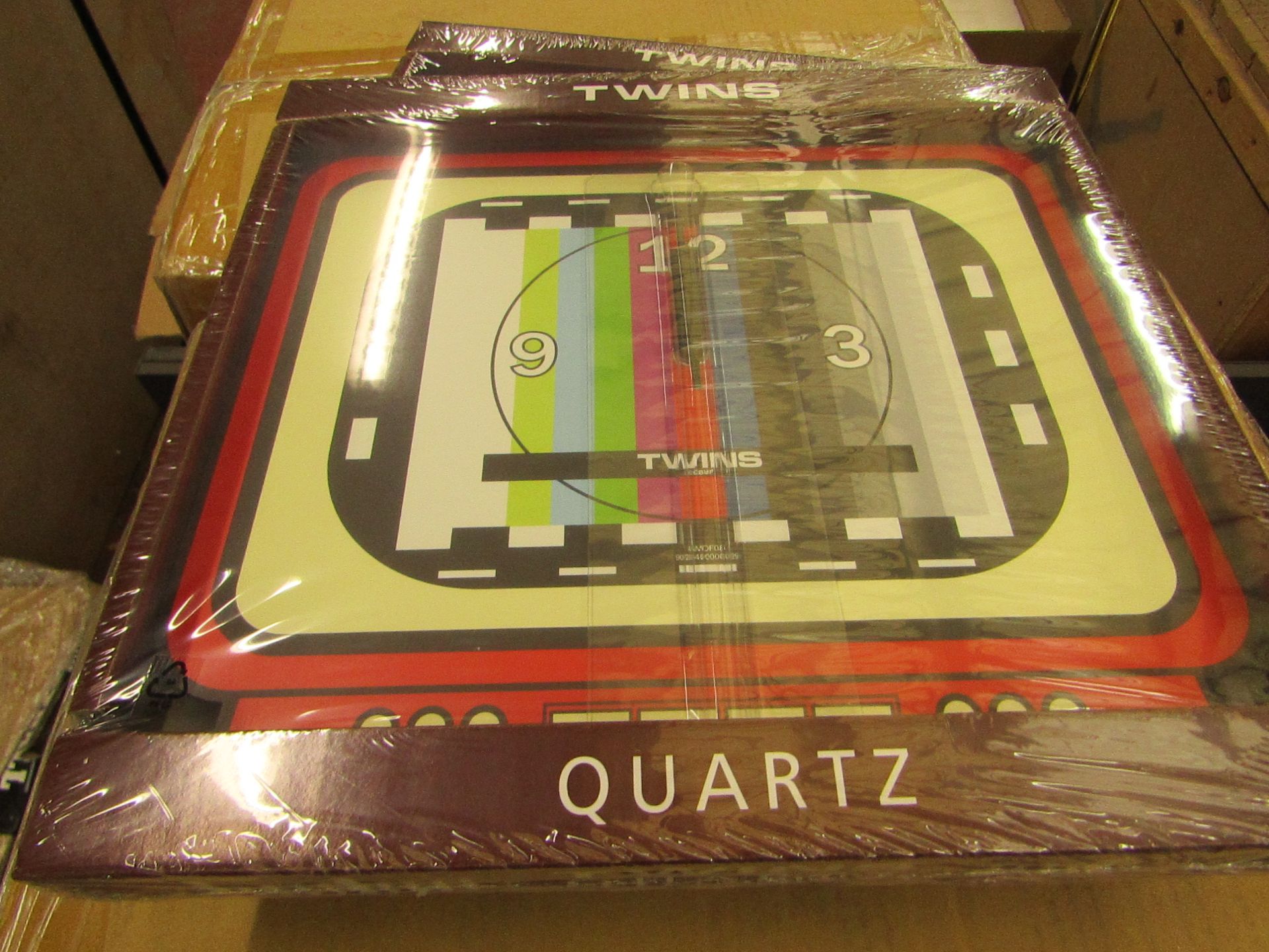 Twins Quartz Retro Style Wall Clock. New & Packaged