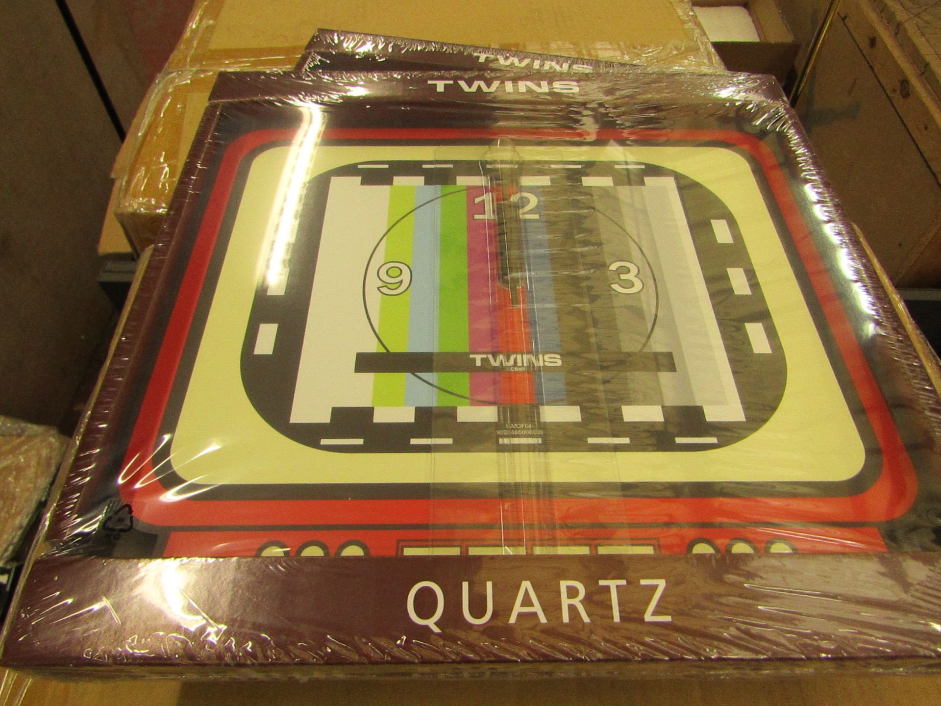 Twins Quartz Retro Style Wall Clock. New & Packaged
