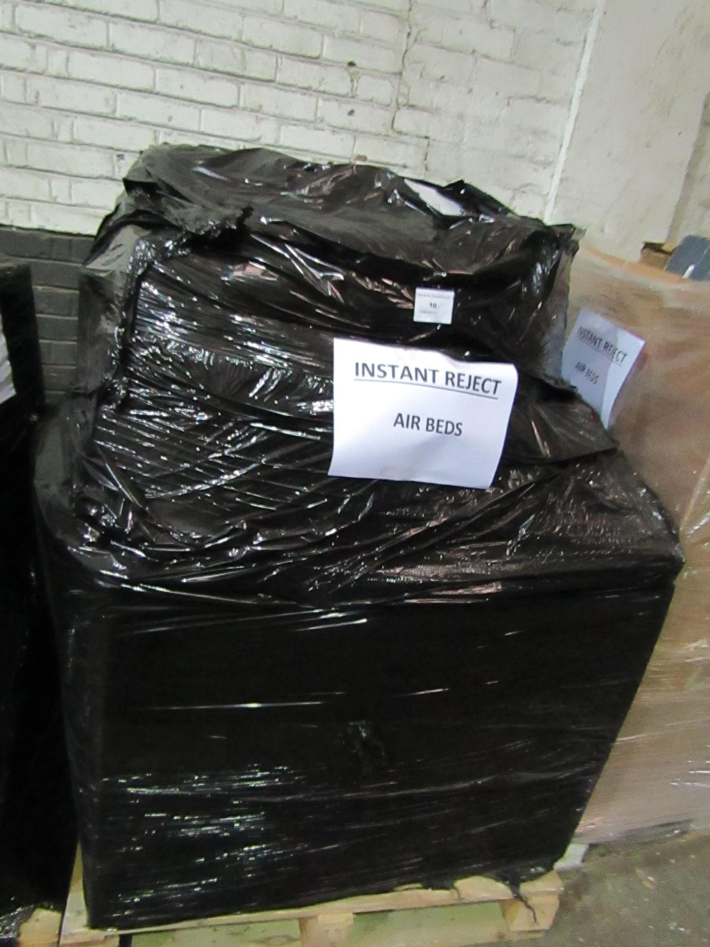 | 1X | PALLET OF APPROX 10 - 20 RAW RETURN  YAWN AIR BEDS, MAY CONTAIN OTHER ITEMS AND SOME MAY BE