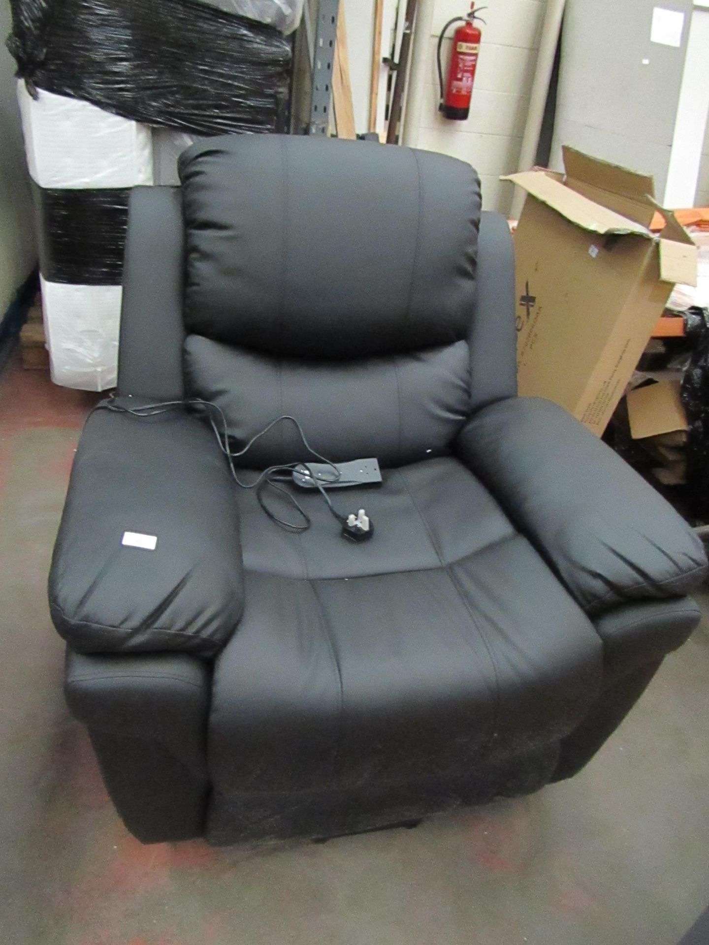 | 1X | SONIC ONLINE LEATHER ELECTRIC RISE AND RECLINE ARM CHAIR | TESTED AND WORKING | RRP CIRCA £