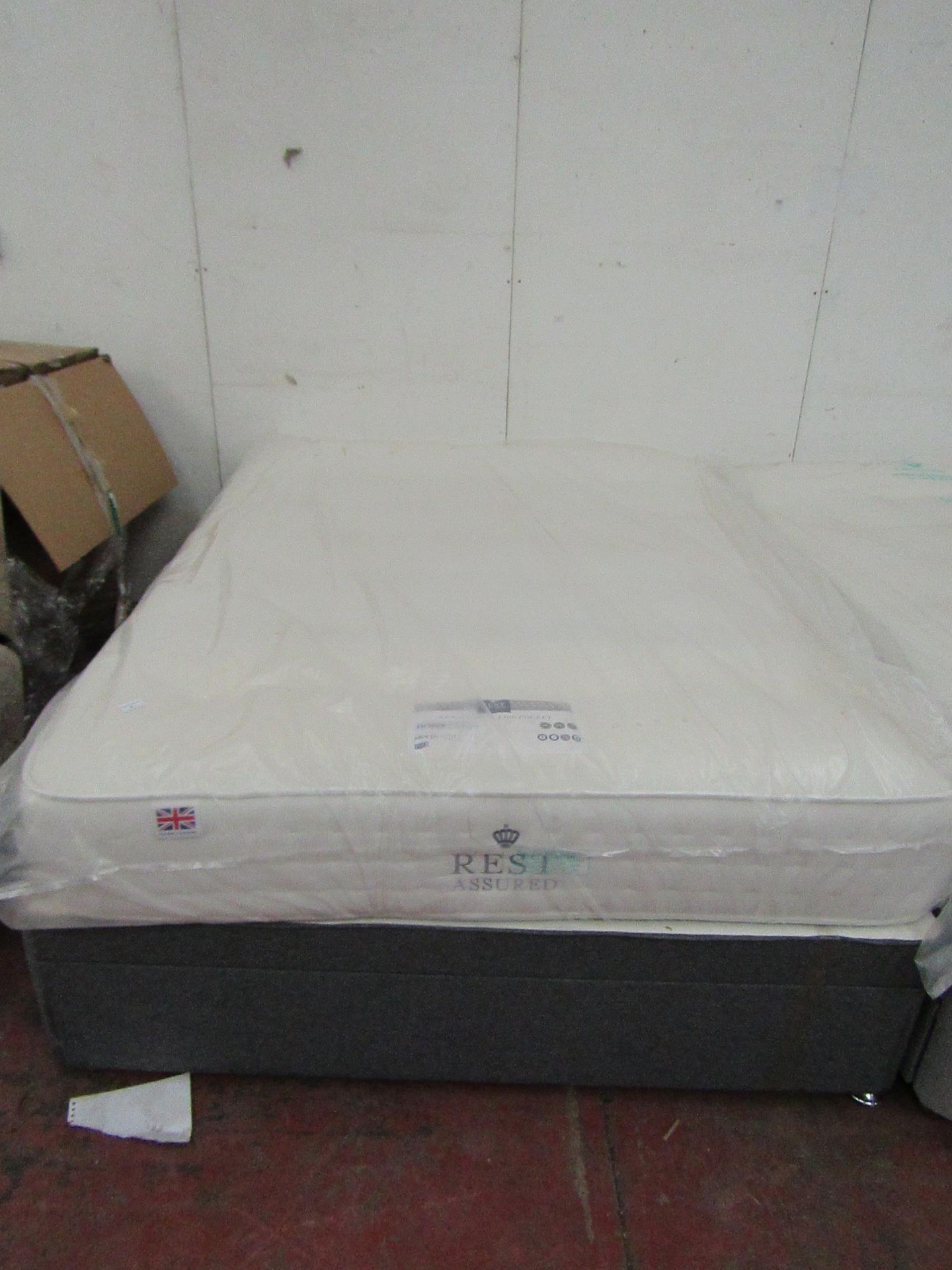 | 1X |REST ASSURED FIRMER 1400 POCKET KING SIZE MATTRESS WITH OTTOMAN DIVAN BASE | EX DISPLAY |