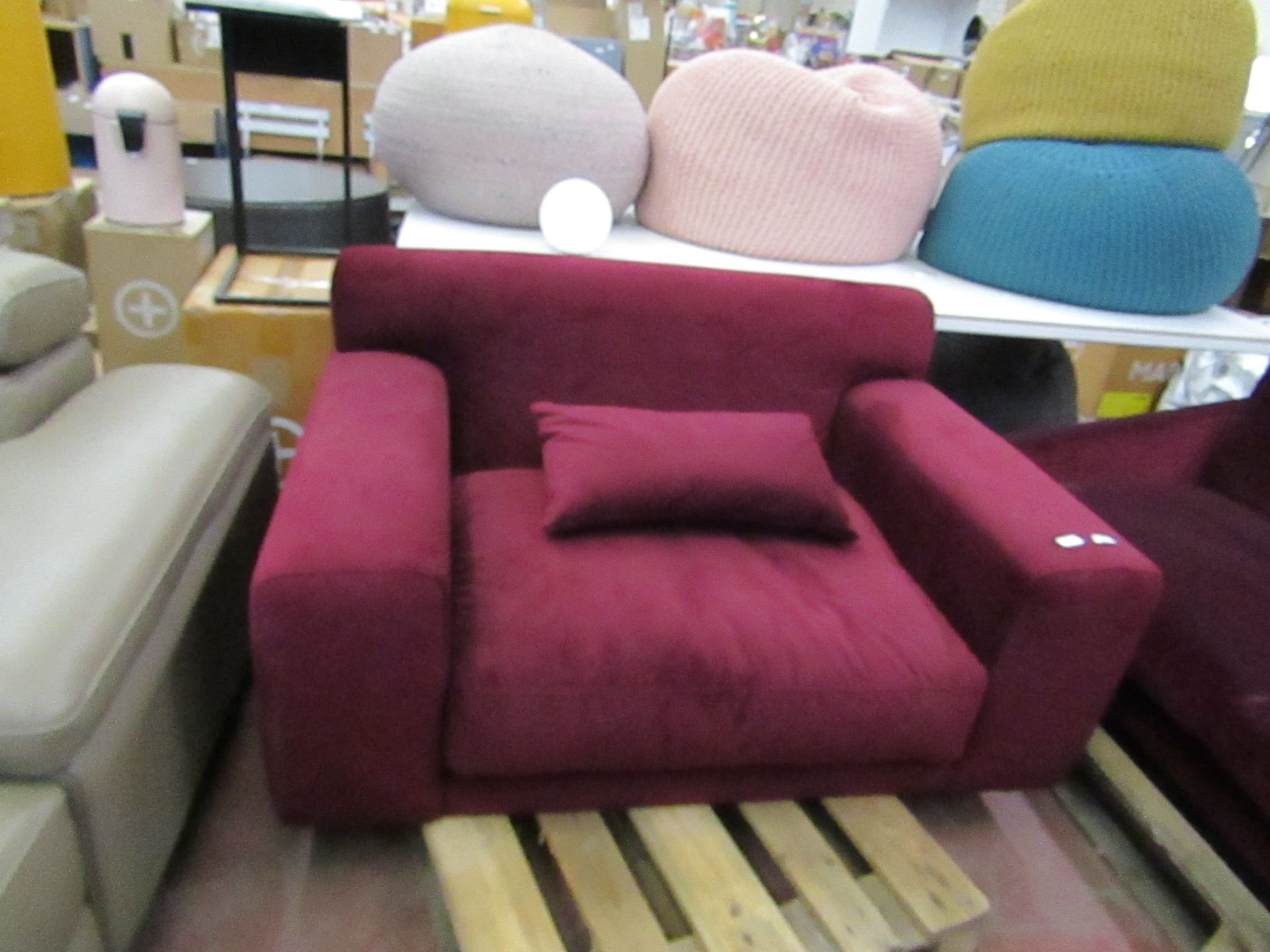 | 1X | SWOON BURGANDY LOVE SEAT (POSSIBLY DENVER ALTHOUGH THIS IS NOT CONFIRMED) | HAS MINOR MARKS |