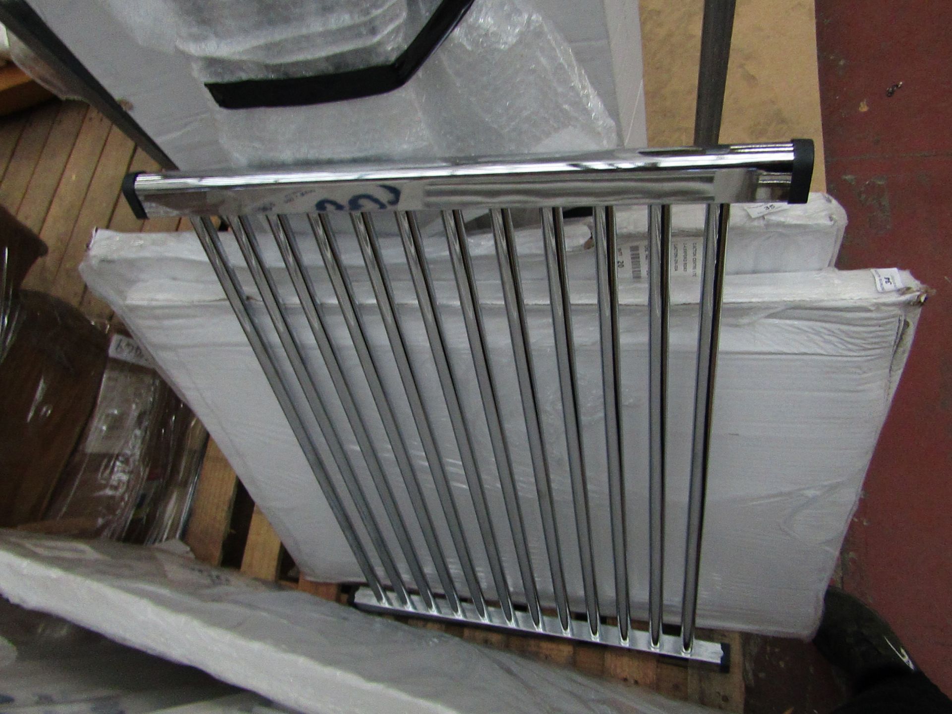 Loco straight towel radiator 500 x 1000, ex-display and boxed. Please note, this lot may contain